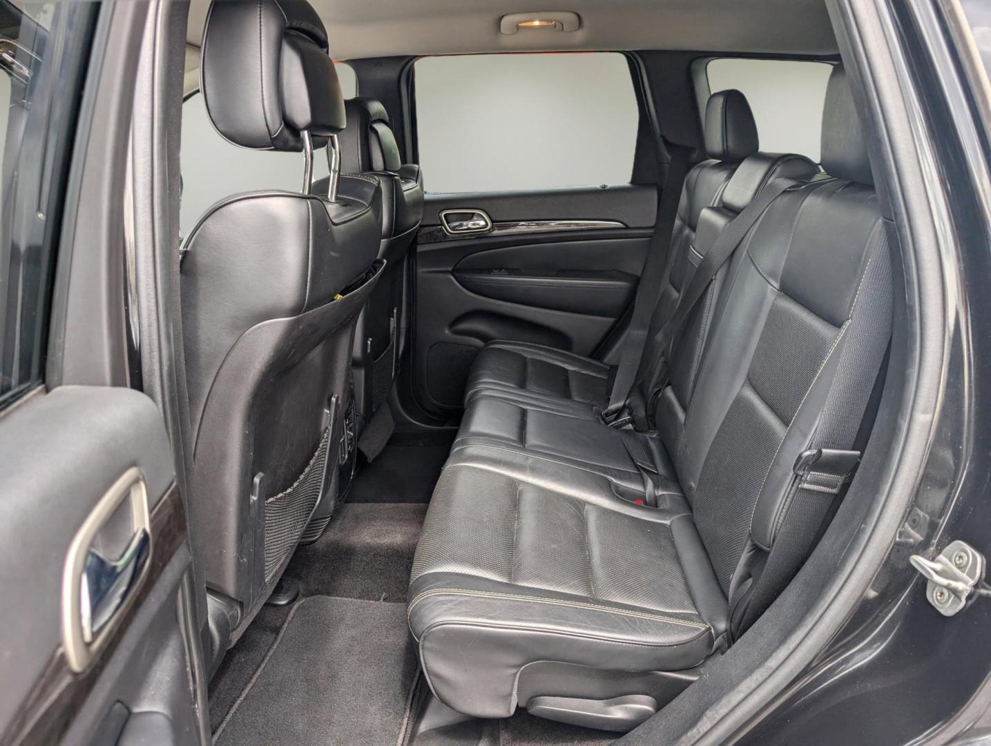 2011 /Black Interior Jeep Grand Cherokee Laredo (1J4RS4GG8BC) with an Gas/Ethanol V6 3.6L/220 engine, 5-Speed Automatic transmission, located at 3959 U.S. 80 W, Phenix City, AL, 36870, (334) 297-4885, 32.469296, -85.135185 - 2011 Jeep Grand Cherokee Laredo - Photo#10