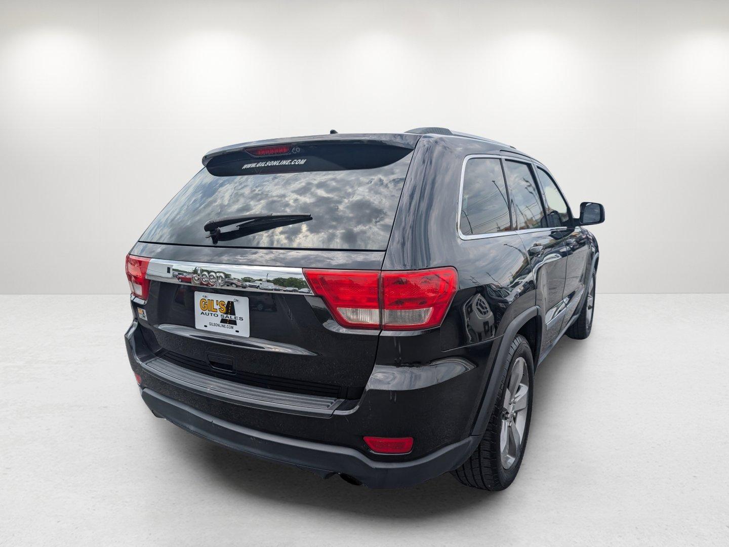 2011 /Black Interior Jeep Grand Cherokee Laredo (1J4RS4GG8BC) with an Gas/Ethanol V6 3.6L/220 engine, 5-Speed Automatic transmission, located at 3959 U.S. 80 W, Phenix City, AL, 36870, (334) 297-4885, 32.469296, -85.135185 - 2011 Jeep Grand Cherokee Laredo - Photo#4