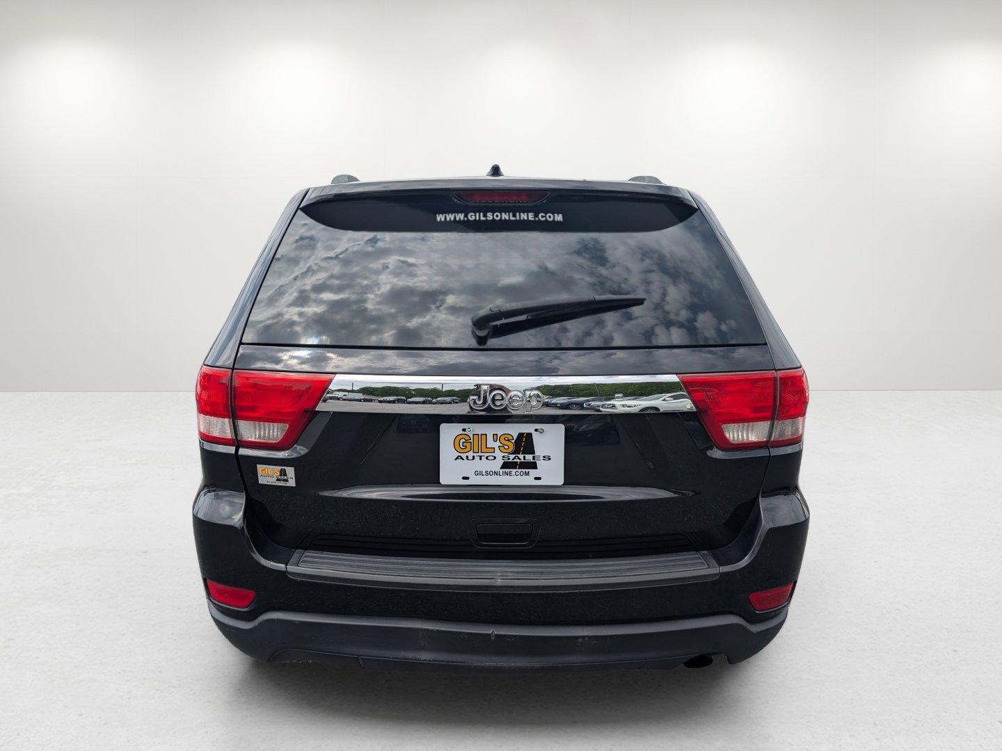 2011 /Black Interior Jeep Grand Cherokee Laredo (1J4RS4GG8BC) with an Gas/Ethanol V6 3.6L/220 engine, 5-Speed Automatic transmission, located at 3959 U.S. 80 W, Phenix City, AL, 36870, (334) 297-4885, 32.469296, -85.135185 - 2011 Jeep Grand Cherokee Laredo - Photo#5