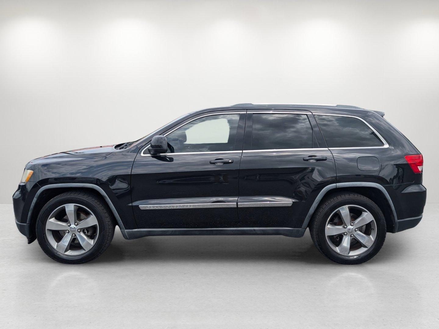 2011 /Black Interior Jeep Grand Cherokee Laredo (1J4RS4GG8BC) with an Gas/Ethanol V6 3.6L/220 engine, 5-Speed Automatic transmission, located at 3959 U.S. 80 W, Phenix City, AL, 36870, (334) 297-4885, 32.469296, -85.135185 - 2011 Jeep Grand Cherokee Laredo - Photo#7