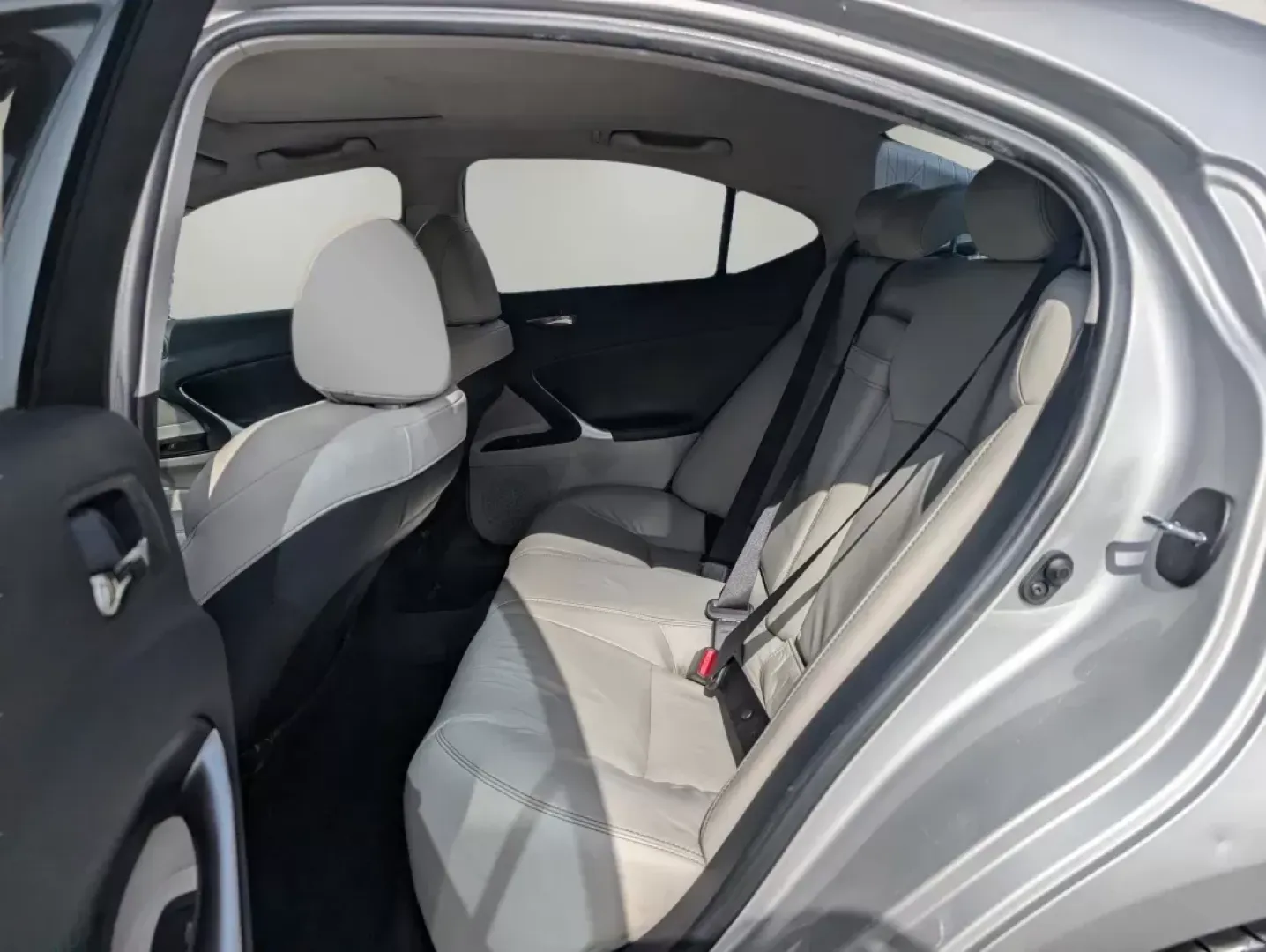 2011 Lexus IS 250 (JTHBF5C21B5) with an Gas V6 2.5L/152 engine, 6-Speed Automatic transmission, located at 3959 U.S. 80 W, Phenix City, AL, 36870, (334) 297-4885, 32.469296, -85.135185 - 2011 Lexus IS 250 - Photo#11