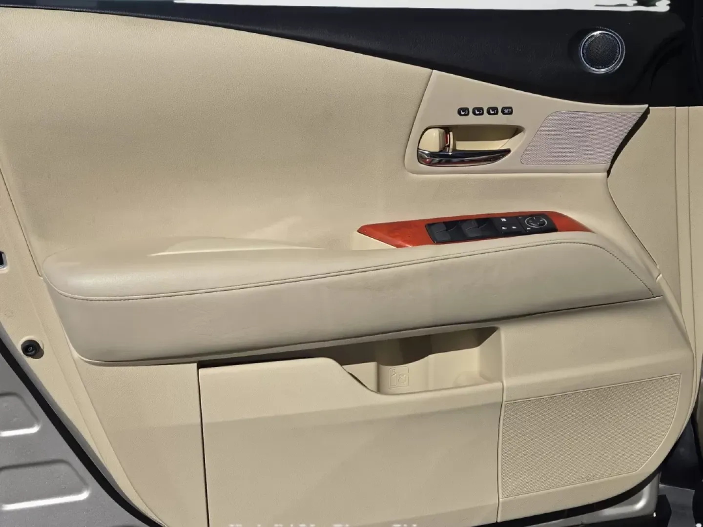 2011 Lexus RX 350 (2T2ZK1BA3BC) with an Other engine, located at 1430 Gateway Drive, Opelika, AL, 36801, (334) 239-0944, 32.637871, -85.409790 - **Explore Luxury and Comfort with the 2011 Lexus RX 350 at Gils Auto in Phenix City, AL**<br /> <br /> Imagine yourself behind the wheel of a luxurious SUV that perfectly balances style, comfort, and practicality. The 2011 Lexus RX 350 is not just a vehicle; it's a lifestyle upgrade. Whether you're - Photo#9