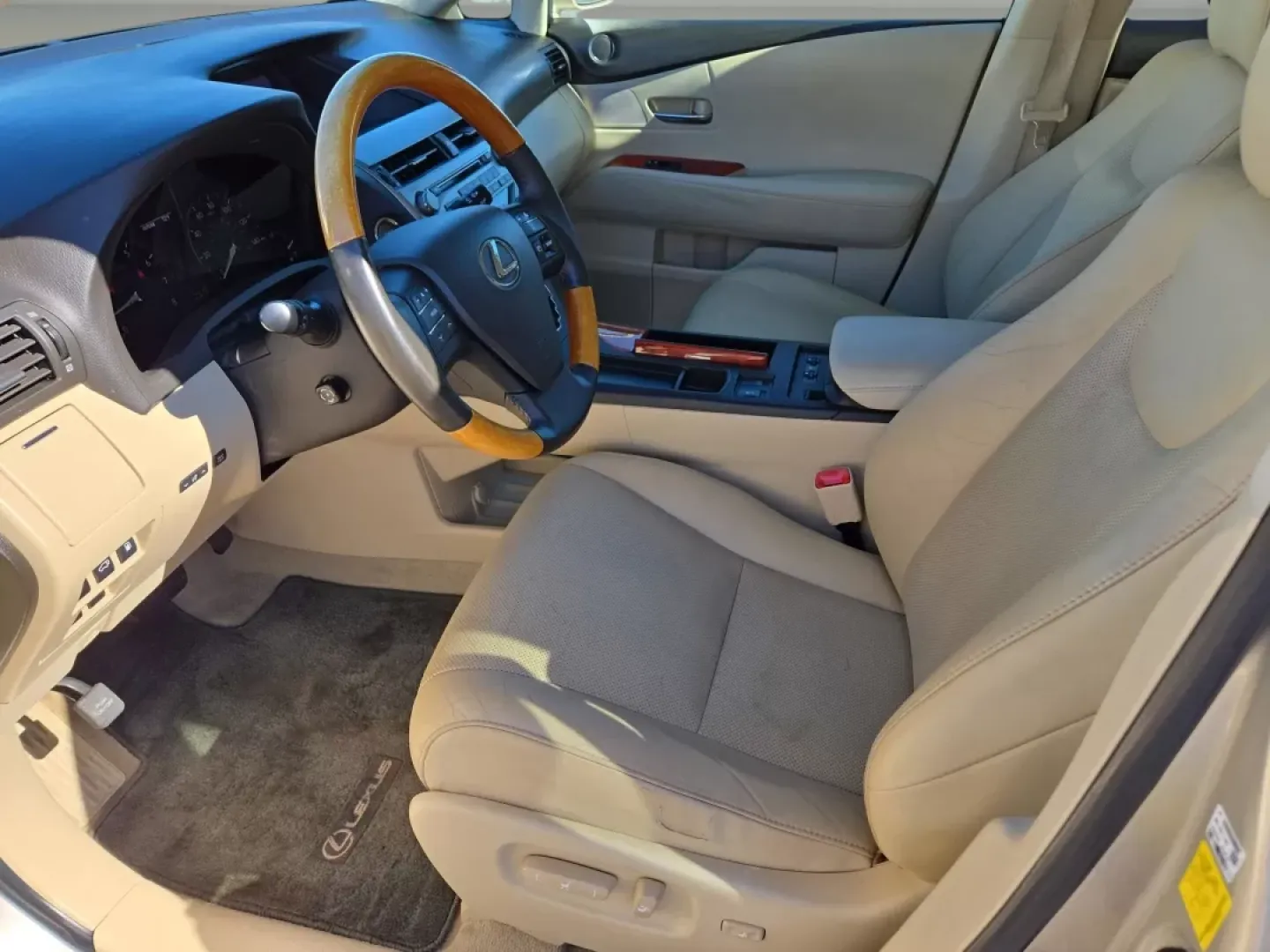 2011 Lexus RX 350 (2T2ZK1BA3BC) with an Other engine, located at 1430 Gateway Drive, Opelika, AL, 36801, (334) 239-0944, 32.637871, -85.409790 - **Explore Luxury and Comfort with the 2011 Lexus RX 350 at Gils Auto in Phenix City, AL**<br /> <br /> Imagine yourself behind the wheel of a luxurious SUV that perfectly balances style, comfort, and practicality. The 2011 Lexus RX 350 is not just a vehicle; it's a lifestyle upgrade. Whether you're - Photo#11