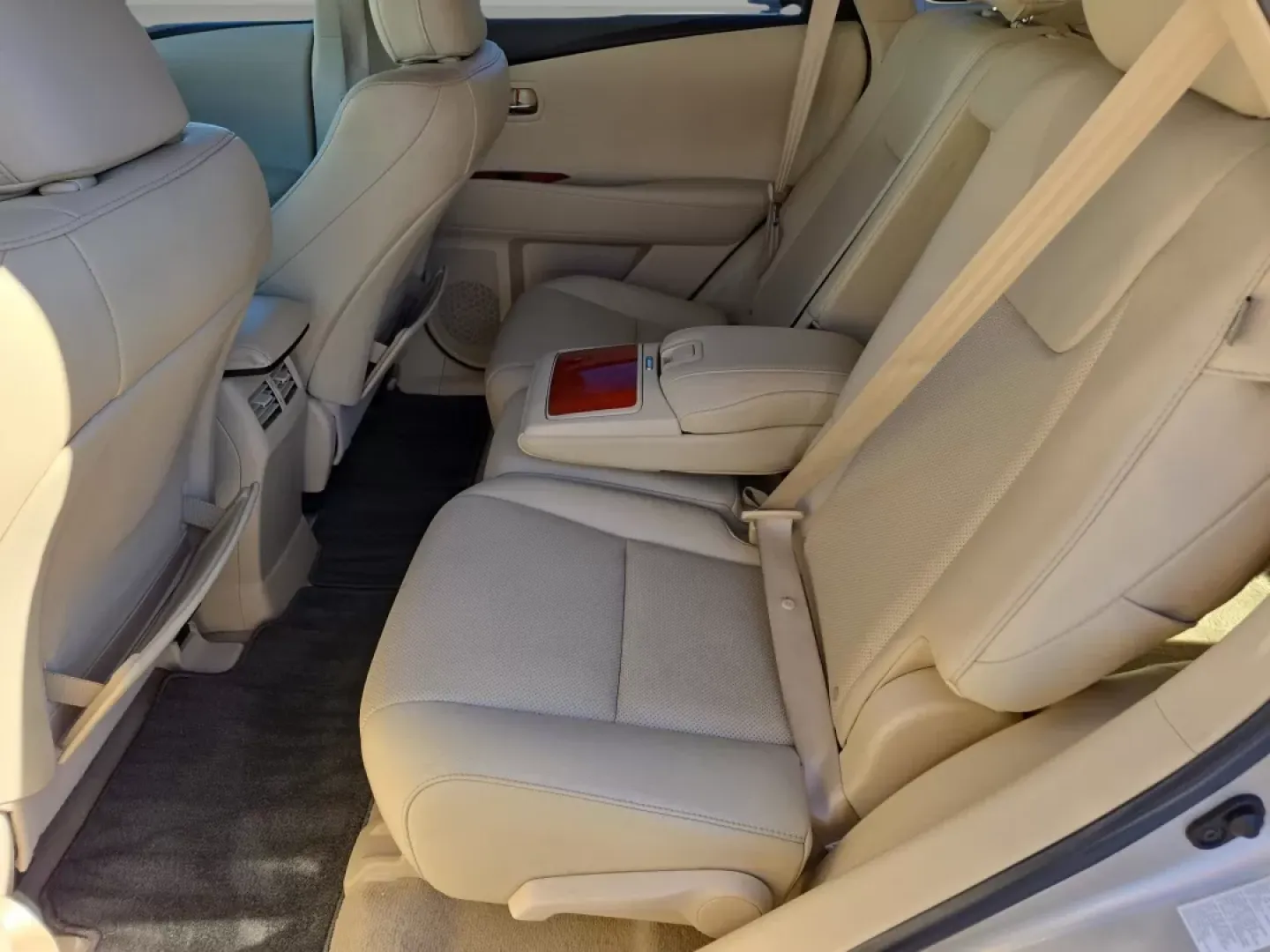 2011 Lexus RX 350 (2T2ZK1BA3BC) with an Other engine, located at 1430 Gateway Drive, Opelika, AL, 36801, (334) 239-0944, 32.637871, -85.409790 - **Explore Luxury and Comfort with the 2011 Lexus RX 350 at Gils Auto in Phenix City, AL**<br /> <br /> Imagine yourself behind the wheel of a luxurious SUV that perfectly balances style, comfort, and practicality. The 2011 Lexus RX 350 is not just a vehicle; it's a lifestyle upgrade. Whether you're - Photo#12