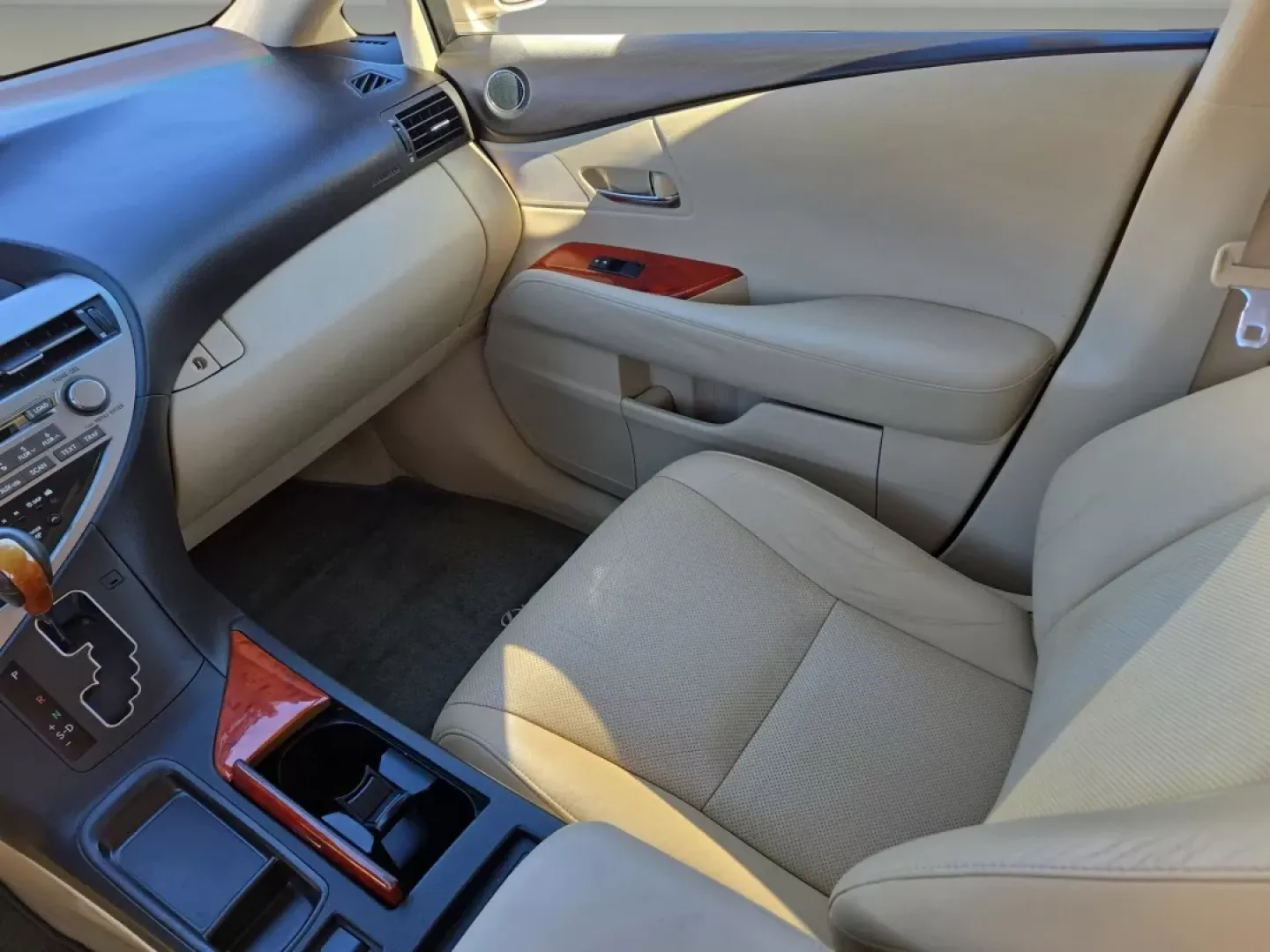 2011 Lexus RX 350 (2T2ZK1BA3BC) with an Other engine, located at 1430 Gateway Drive, Opelika, AL, 36801, (334) 239-0944, 32.637871, -85.409790 - **Explore Luxury and Comfort with the 2011 Lexus RX 350 at Gils Auto in Phenix City, AL**<br /> <br /> Imagine yourself behind the wheel of a luxurious SUV that perfectly balances style, comfort, and practicality. The 2011 Lexus RX 350 is not just a vehicle; it's a lifestyle upgrade. Whether you're - Photo#14