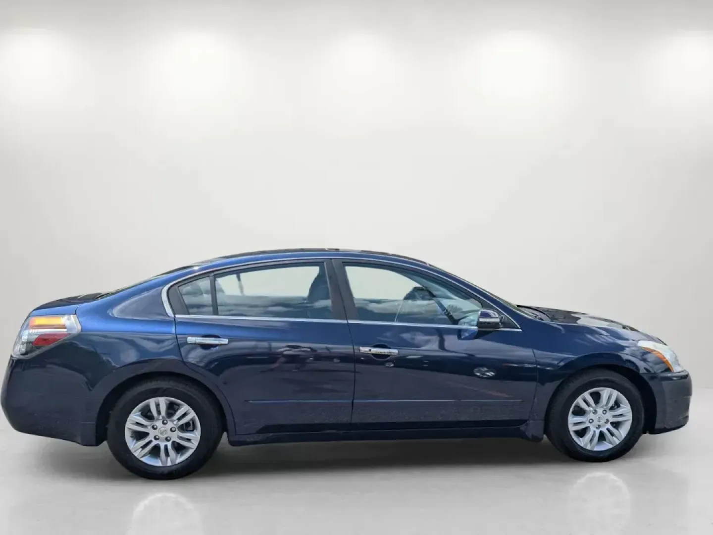 2011 /Charcoal Nissan Altima 2.5 SL (1N4AL2AP6BN) with an Gas I4 2.5L/ engine, 1-Speed Continuously Variable transmission, located at 1430 Gateway Drive, Opelika, AL, 36801, (334) 239-0944, 32.637871, -85.409790 - 2011 Nissan Altima 2.5 SL - Photo#3