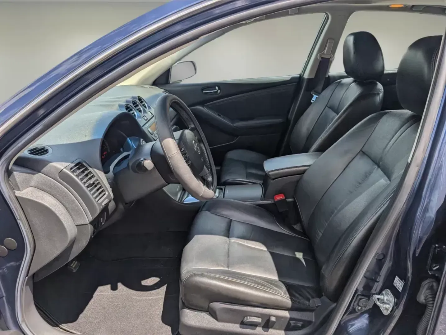 2011 /Charcoal Nissan Altima 2.5 SL (1N4AL2AP6BN) with an Gas I4 2.5L/ engine, 1-Speed Continuously Variable transmission, located at 1430 Gateway Drive, Opelika, AL, 36801, (334) 239-0944, 32.637871, -85.409790 - 2011 Nissan Altima 2.5 SL - Photo#9