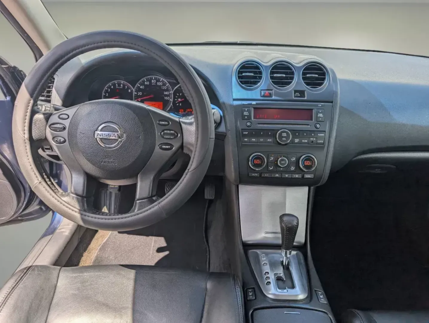 2011 /Charcoal Nissan Altima 2.5 SL (1N4AL2AP6BN) with an Gas I4 2.5L/ engine, 1-Speed Continuously Variable transmission, located at 1430 Gateway Drive, Opelika, AL, 36801, (334) 239-0944, 32.637871, -85.409790 - 2011 Nissan Altima 2.5 SL - Photo#11
