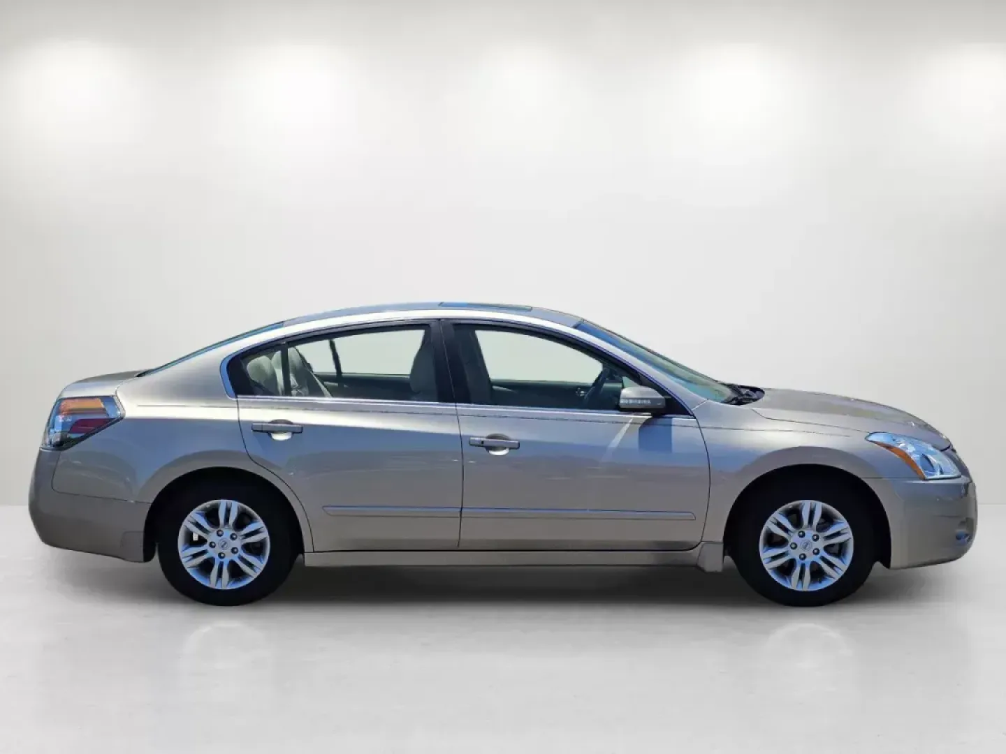 2011 /Blonde Nissan Altima 2.5 S (1N4AL2AP1BC) with an Gas I4 2.5L/ engine, 1-Speed Continuously Variable transmission, located at 521 Old Farm Lane Rd, Prattville, AL, 36066, (334) 325-1505, 32.482460, -86.416367 - 2011 Nissan Altima 2.5 S - Photo#4