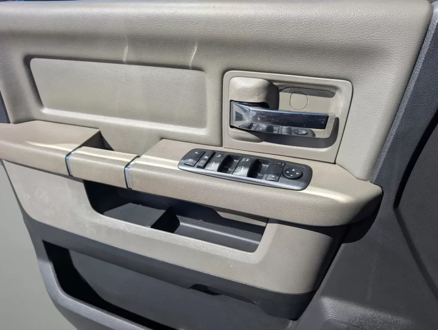 2011 /Dark Slate/Medium Graystone Ram 1500 SLT (1D7RB1GP1BS) with an Other engine, located at 1430 Gateway Drive, Opelika, AL, 36801, (334) 239-0944, 32.637871, -85.409790 - Elevate your weekend adventures and everyday commutes with this rugged yet refined 2011 Ram 1500 SLT, now available at Gils Auto in Phenix City, AL. Whether you're navigating the busy streets of downtown or heading out for a weekend camping trip, this powerful crew cab pickup is designed to handle i - Photo#8