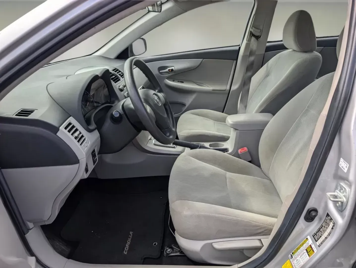 2011 Toyota Corolla LE (2T1BU4EE3BC) with an Other engine, located at 1430 Gateway Drive, Opelika, AL, 36801, (334) 239-0944, 32.637871, -85.409790 - Experience the freedom of the open road with the 2011 Toyota Corolla LE, a perfect blend of reliability and efficiency that suits both budget-conscious buyers and those seeking dependable transportation. Whether you're commuting to work, shuttling kids to after-school activities, or embarking on wee - Photo#9