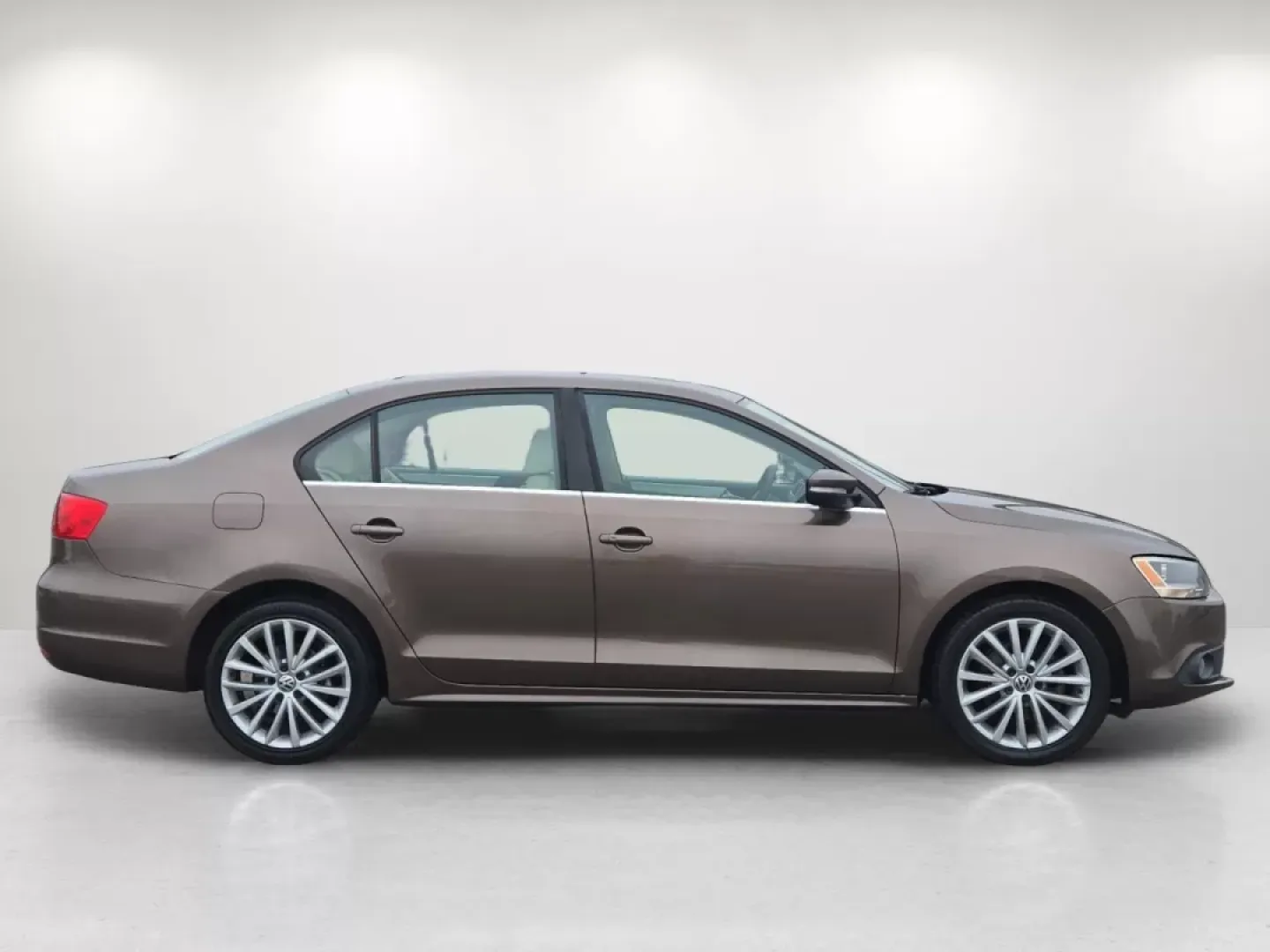 2011 Volkswagen Jetta SEL w/Sunroof PZEV (3VWLZ7AJXBM) with an Other engine, located at 521 Old Farm Lane Rd, Prattville, AL, 36066, (334) 325-1505, 32.482460, -86.416367 - **Hit the Road with Confidence: Explore the 2011 Volkswagen Jetta at Gils Auto!**<br /> <br /> Are you searching for a reliable and stylish vehicle that fits your family's lifestyle or your daily commute? Look no further! The 2011 Volkswagen Jetta is the perfect sedan to meet your needs. With an imp - Photo#5