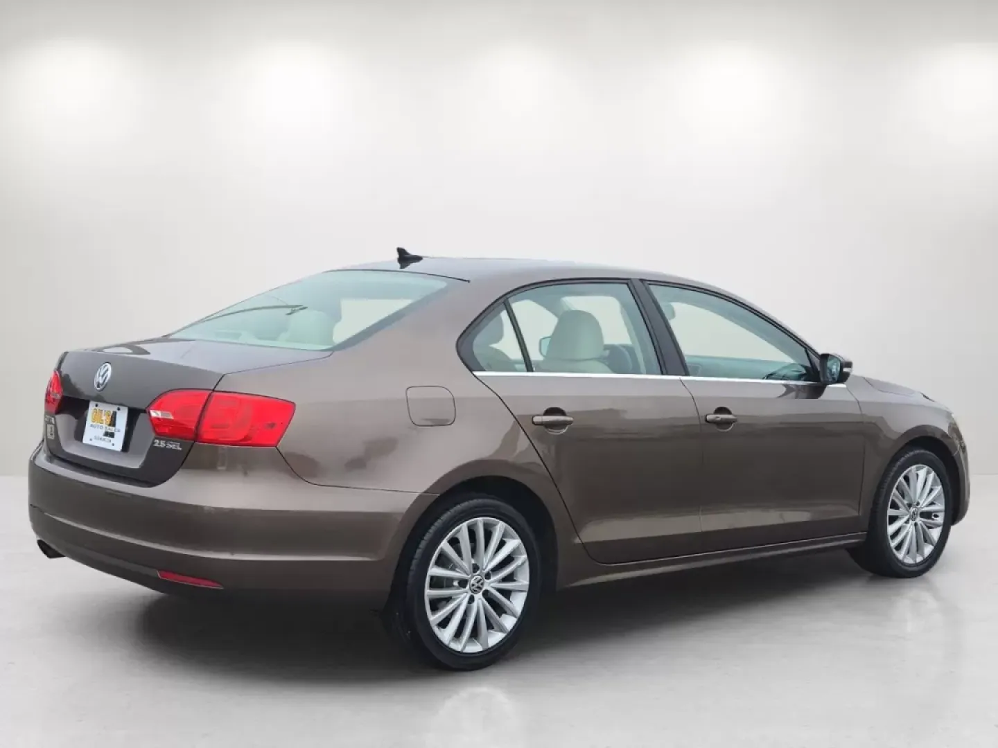 2011 Volkswagen Jetta SEL w/Sunroof PZEV (3VWLZ7AJXBM) with an Other engine, located at 521 Old Farm Lane Rd, Prattville, AL, 36066, (334) 325-1505, 32.482460, -86.416367 - **Hit the Road with Confidence: Explore the 2011 Volkswagen Jetta at Gils Auto!**<br /> <br /> Are you searching for a reliable and stylish vehicle that fits your family's lifestyle or your daily commute? Look no further! The 2011 Volkswagen Jetta is the perfect sedan to meet your needs. With an imp - Photo#6