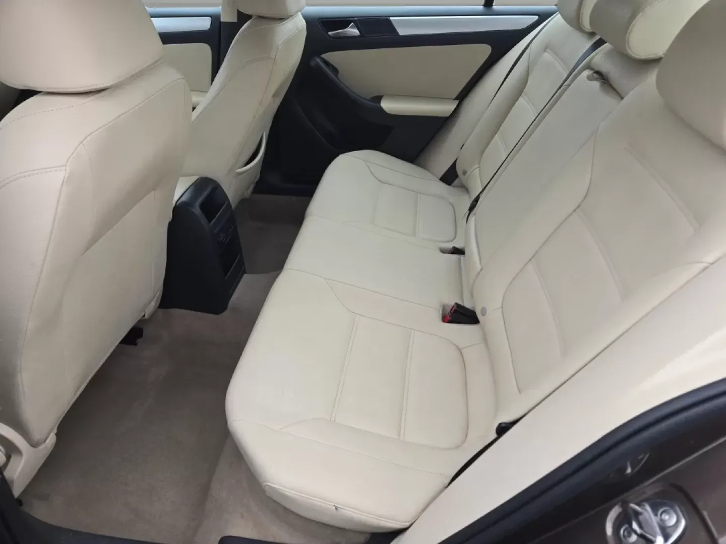 2011 Volkswagen Jetta SEL w/Sunroof PZEV (3VWLZ7AJXBM) with an Other engine, located at 521 Old Farm Lane Rd, Prattville, AL, 36066, (334) 325-1505, 32.482460, -86.416367 - **Hit the Road with Confidence: Explore the 2011 Volkswagen Jetta at Gils Auto!**<br /> <br /> Are you searching for a reliable and stylish vehicle that fits your family's lifestyle or your daily commute? Look no further! The 2011 Volkswagen Jetta is the perfect sedan to meet your needs. With an imp - Photo#13