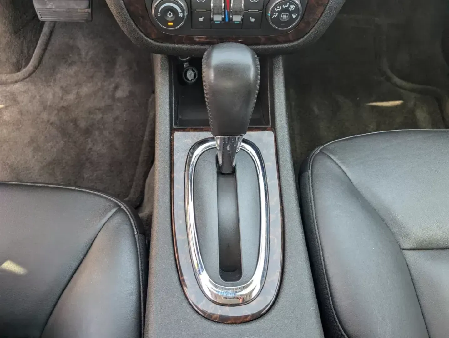 2012 /Ebony Chevrolet Impala LTZ (2G1WC5E38C1) with an Gas/Ethanol V6 3.6L/217 engine, 6-Speed Automatic transmission, located at 1430 Gateway Drive, Opelika, AL, 36801, (334) 239-0944, 32.637871, -85.409790 - 2012 Chevrolet Impala LTZ - Photo#12