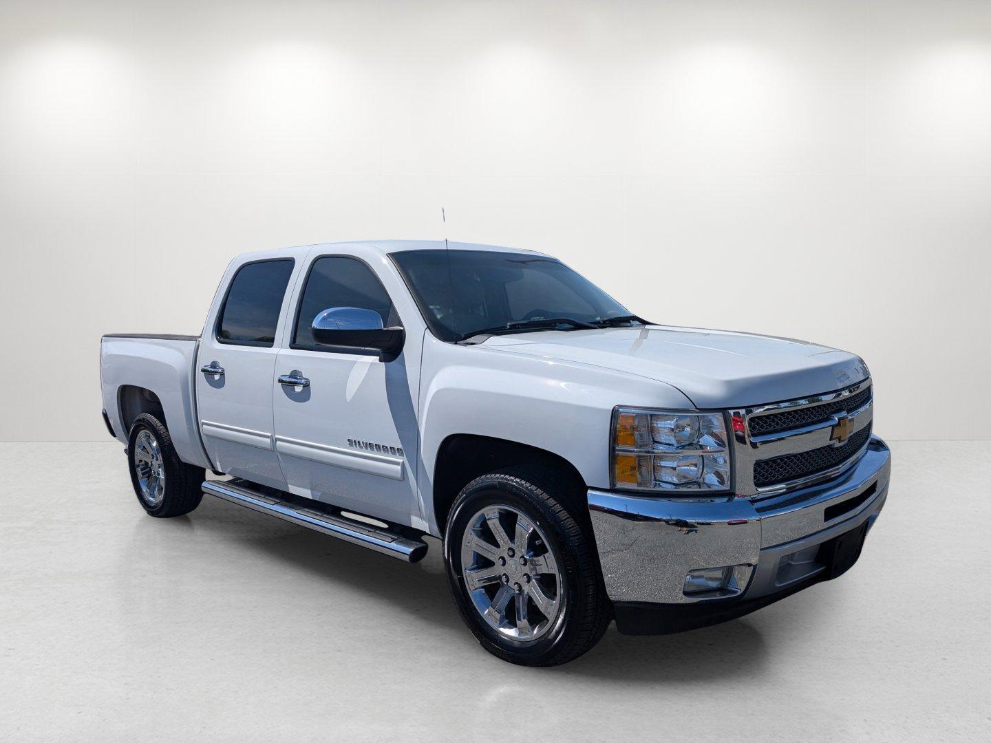 2012 /Light Titanium/Dark Titanium Chevrolet Silverado 1500 LT (3GCPCSE07CG) with an Gas/Ethanol V8 5.3L/323 engine, 6-Speed Automatic transmission, located at 1430 Gateway Drive, Opelika, AL, 36801, (334) 239-0944, 32.637871, -85.409790 - 2012 Chevrolet Silverado 1500 LT - Photo#2