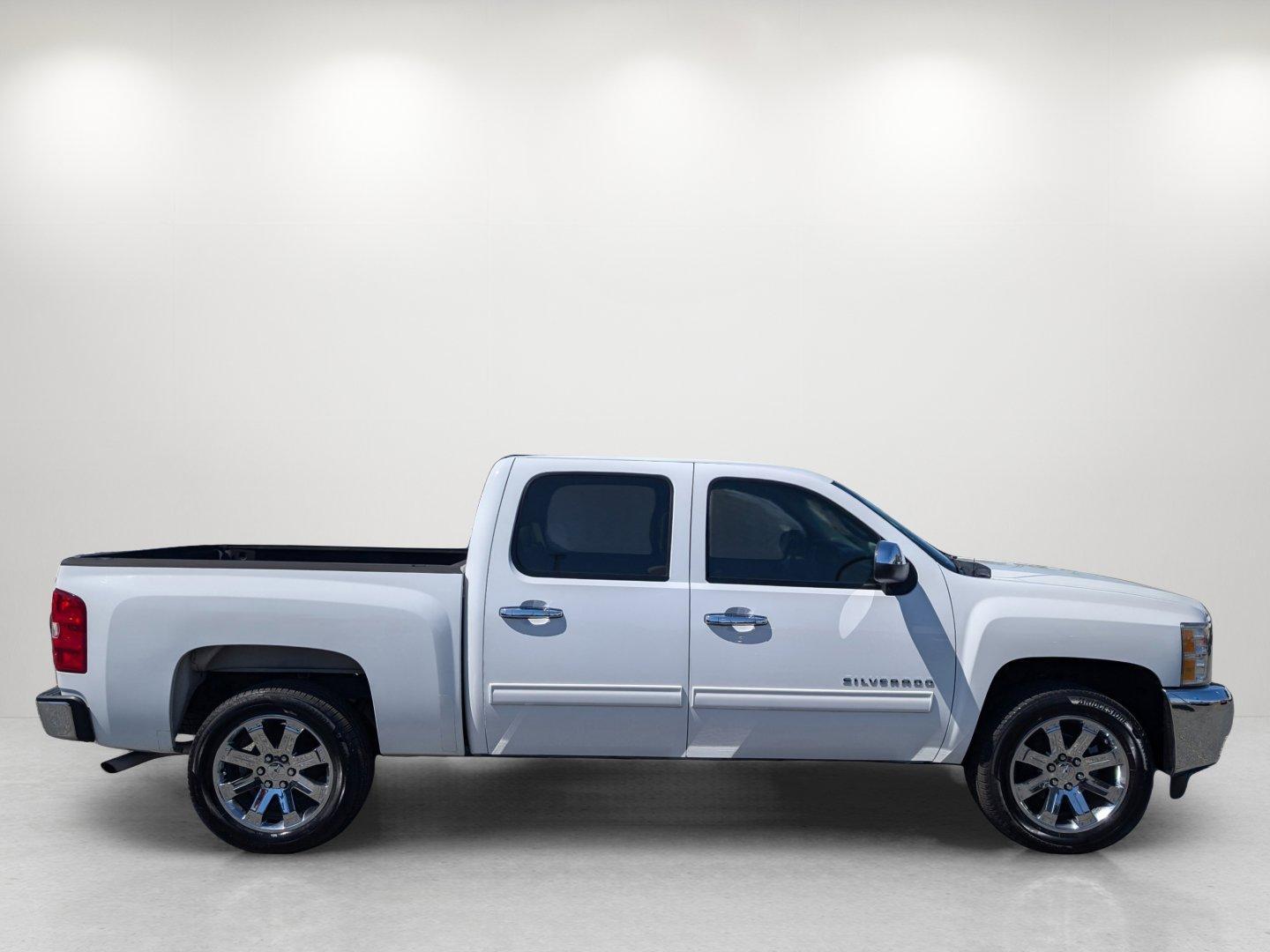 2012 /Light Titanium/Dark Titanium Chevrolet Silverado 1500 LT (3GCPCSE07CG) with an Gas/Ethanol V8 5.3L/323 engine, 6-Speed Automatic transmission, located at 1430 Gateway Drive, Opelika, AL, 36801, (334) 239-0944, 32.637871, -85.409790 - 2012 Chevrolet Silverado 1500 LT - Photo#3