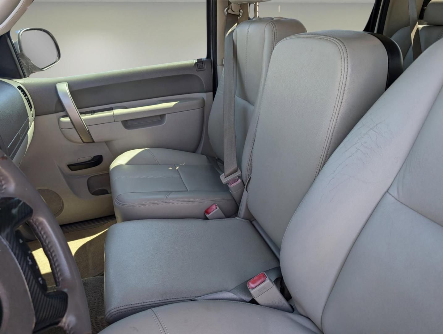 2012 /Light Titanium/Dark Titanium Chevrolet Silverado 1500 LT (3GCPCSE07CG) with an Gas/Ethanol V8 5.3L/323 engine, 6-Speed Automatic transmission, located at 1430 Gateway Drive, Opelika, AL, 36801, (334) 239-0944, 32.637871, -85.409790 - 2012 Chevrolet Silverado 1500 LT - Photo#10