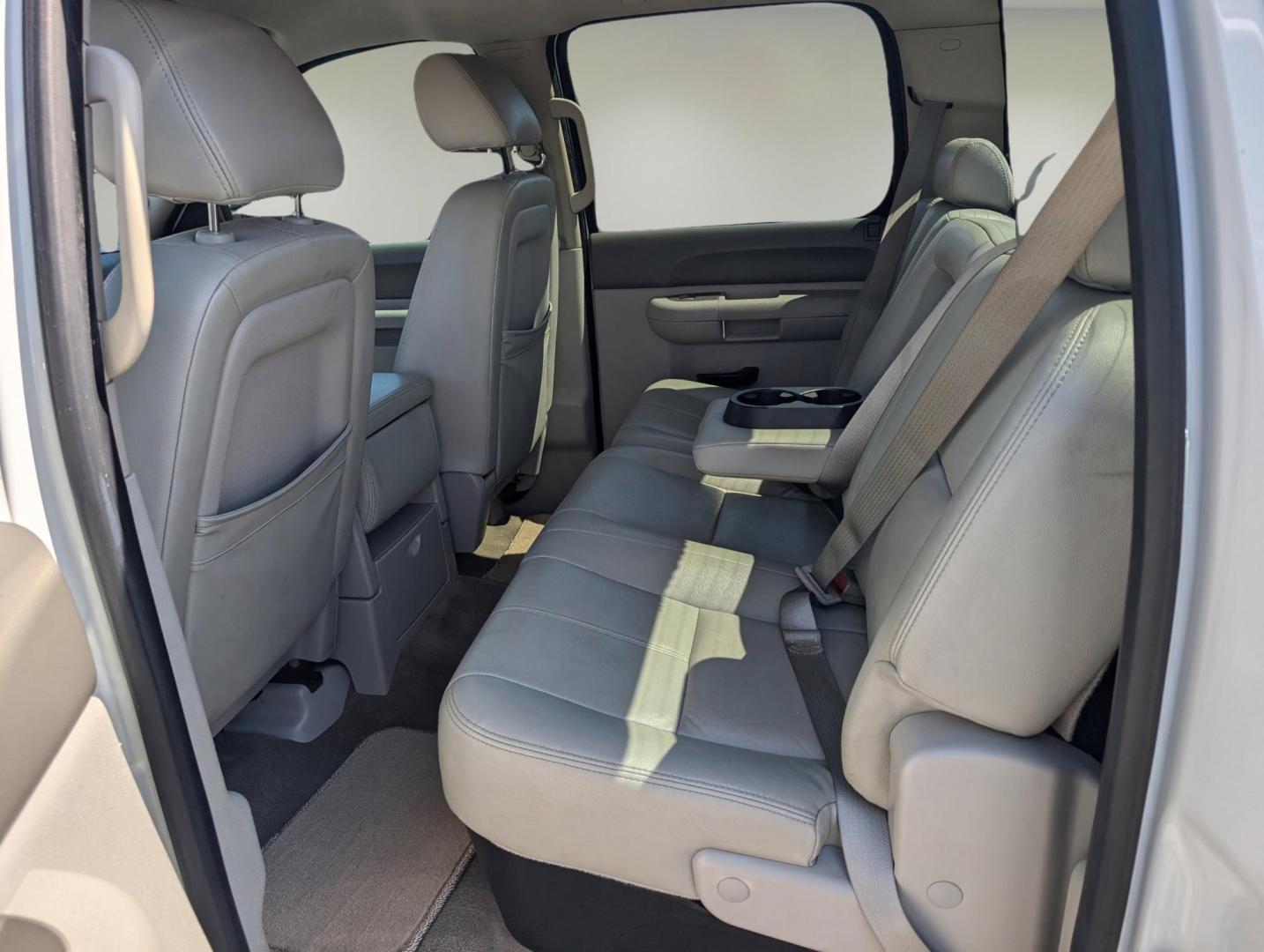 2012 /Light Titanium/Dark Titanium Chevrolet Silverado 1500 LT (3GCPCSE07CG) with an Gas/Ethanol V8 5.3L/323 engine, 6-Speed Automatic transmission, located at 1430 Gateway Drive, Opelika, AL, 36801, (334) 239-0944, 32.637871, -85.409790 - 2012 Chevrolet Silverado 1500 LT - Photo#11