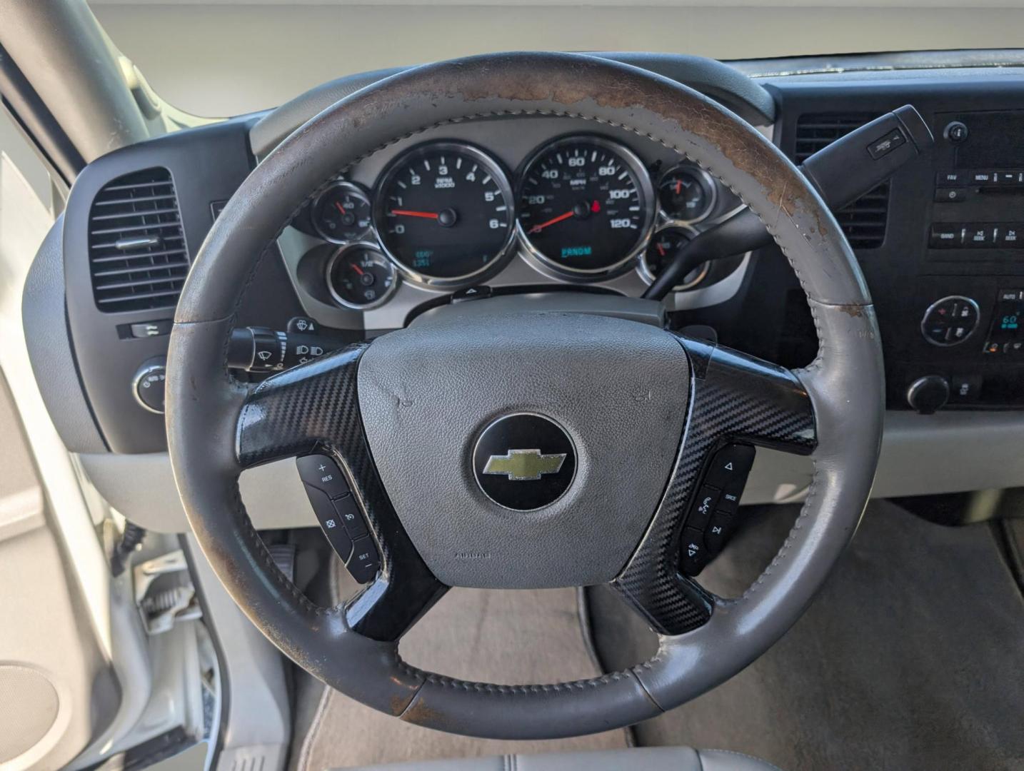 2012 /Light Titanium/Dark Titanium Chevrolet Silverado 1500 LT (3GCPCSE07CG) with an Gas/Ethanol V8 5.3L/323 engine, 6-Speed Automatic transmission, located at 1430 Gateway Drive, Opelika, AL, 36801, (334) 239-0944, 32.637871, -85.409790 - 2012 Chevrolet Silverado 1500 LT - Photo#15