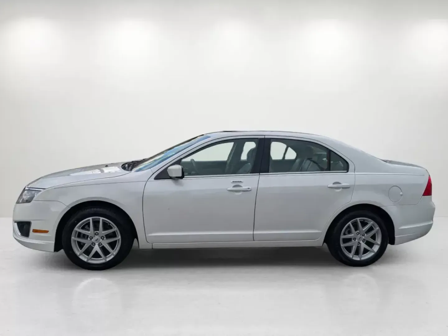 2012 Ford Fusion SEL (3FAHP0JG8CR) with an Other engine, located at 7000 Northlake Connector, Columbus, GA, 31904, (706) 987-8085, 32.524975, -84.978134 - **Experience Comfort and Reliability with This 2012 Ford Fusion SEL at Gils Auto - Opelika!**<br /> <br /> If you're searching for a dependable sedan that perfectly balances comfort and efficiency, look no further than this stunning 2012 Ford Fusion SEL at Gils Auto, located at 1430 Gateway Drive, O - Photo#7