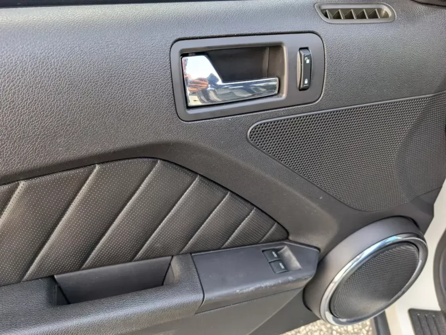 2012 Ford Mustang V6 Premium (1ZVBP8AM8C5) with an Gas V6 3.7L/227 engine, located at 3959 U.S. 80 W, Phenix City, AL, 36870, (334) 297-4885, 32.469296, -85.135185 - 2012 Ford Mustang V6 Premium - Photo#8