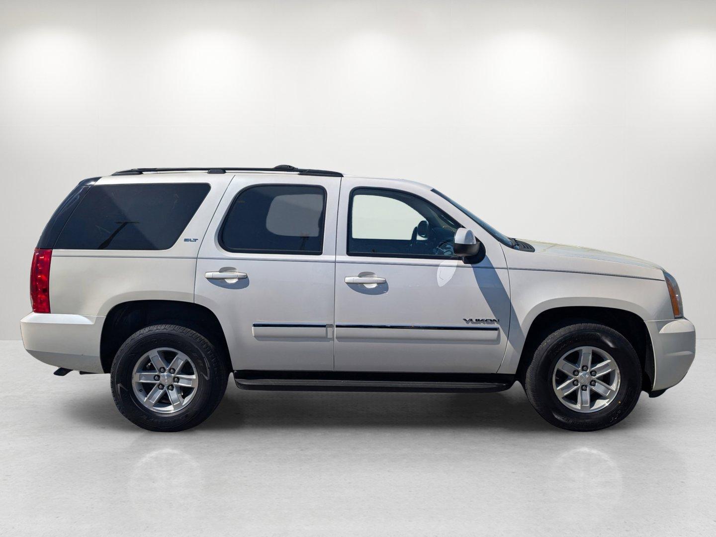 2012 /Light Tan GMC Yukon SLT (1GKS1CE09CR) with an Gas/Ethanol V8 5.3L/323 engine, 6-Speed Automatic w/OD transmission, located at 7000 Northlake Connector, Columbus, GA, 31904, (706) 987-8085, 32.524975, -84.978134 - 2012 GMC Yukon SLT - Photo#3