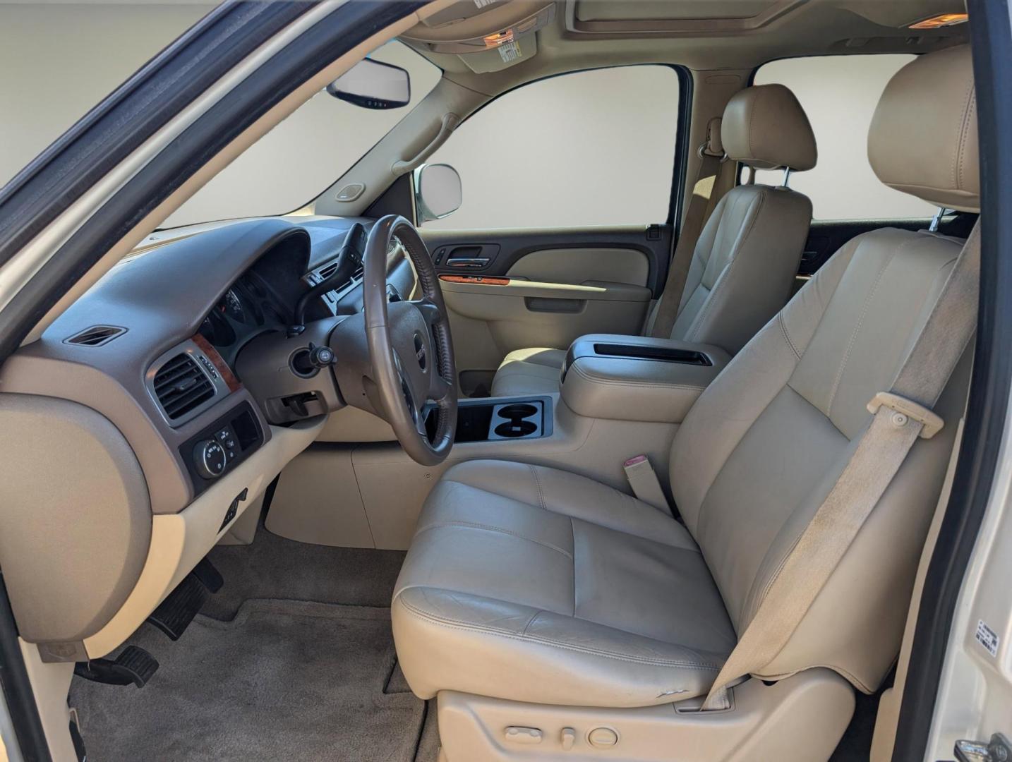 2012 /Light Tan GMC Yukon SLT (1GKS1CE09CR) with an Gas/Ethanol V8 5.3L/323 engine, 6-Speed Automatic w/OD transmission, located at 7000 Northlake Connector, Columbus, GA, 31904, (706) 987-8085, 32.524975, -84.978134 - 2012 GMC Yukon SLT - Photo#9