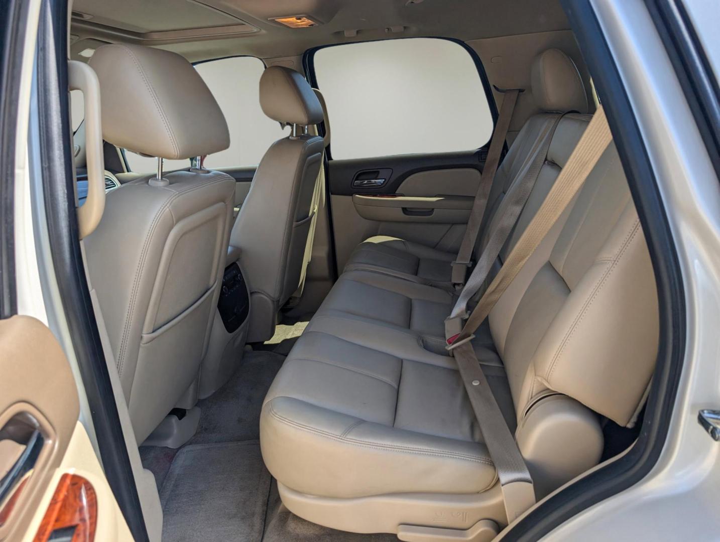 2012 /Light Tan GMC Yukon SLT (1GKS1CE09CR) with an Gas/Ethanol V8 5.3L/323 engine, 6-Speed Automatic w/OD transmission, located at 7000 Northlake Connector, Columbus, GA, 31904, (706) 987-8085, 32.524975, -84.978134 - 2012 GMC Yukon SLT - Photo#10