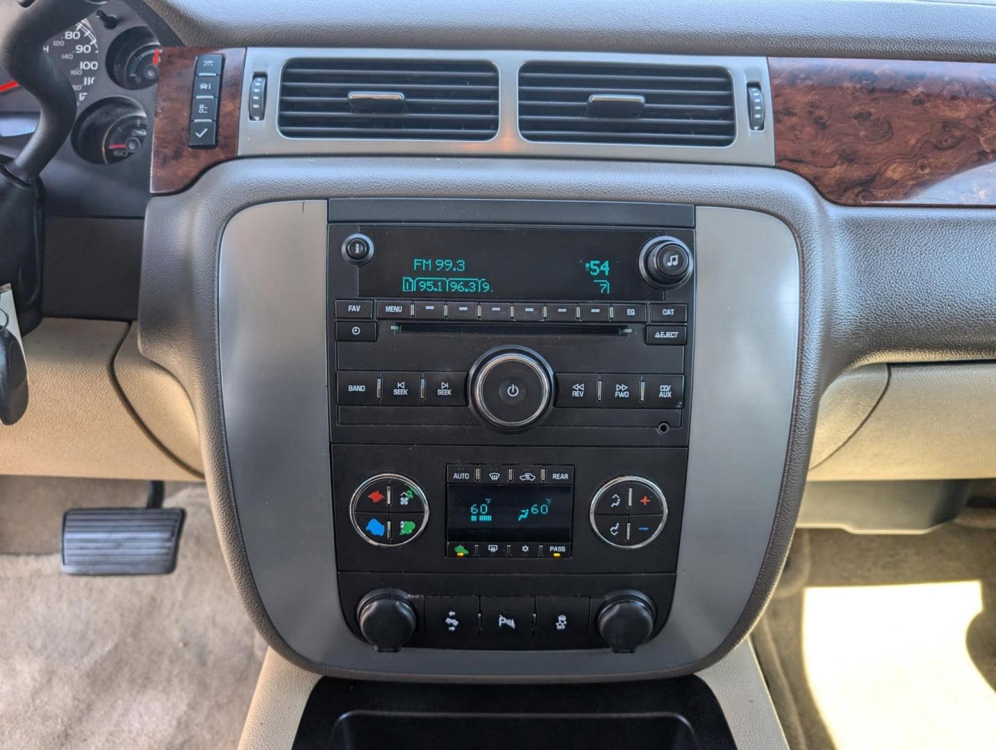 2012 /Light Tan GMC Yukon SLT (1GKS1CE09CR) with an Gas/Ethanol V8 5.3L/323 engine, 6-Speed Automatic w/OD transmission, located at 7000 Northlake Connector, Columbus, GA, 31904, (706) 987-8085, 32.524975, -84.978134 - 2012 GMC Yukon SLT - Photo#13
