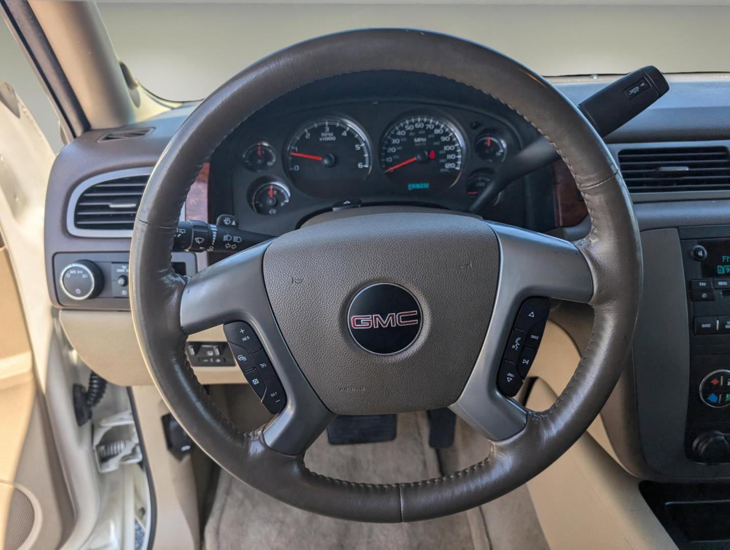 2012 /Light Tan GMC Yukon SLT (1GKS1CE09CR) with an Gas/Ethanol V8 5.3L/323 engine, 6-Speed Automatic w/OD transmission, located at 7000 Northlake Connector, Columbus, GA, 31904, (706) 987-8085, 32.524975, -84.978134 - 2012 GMC Yukon SLT - Photo#14