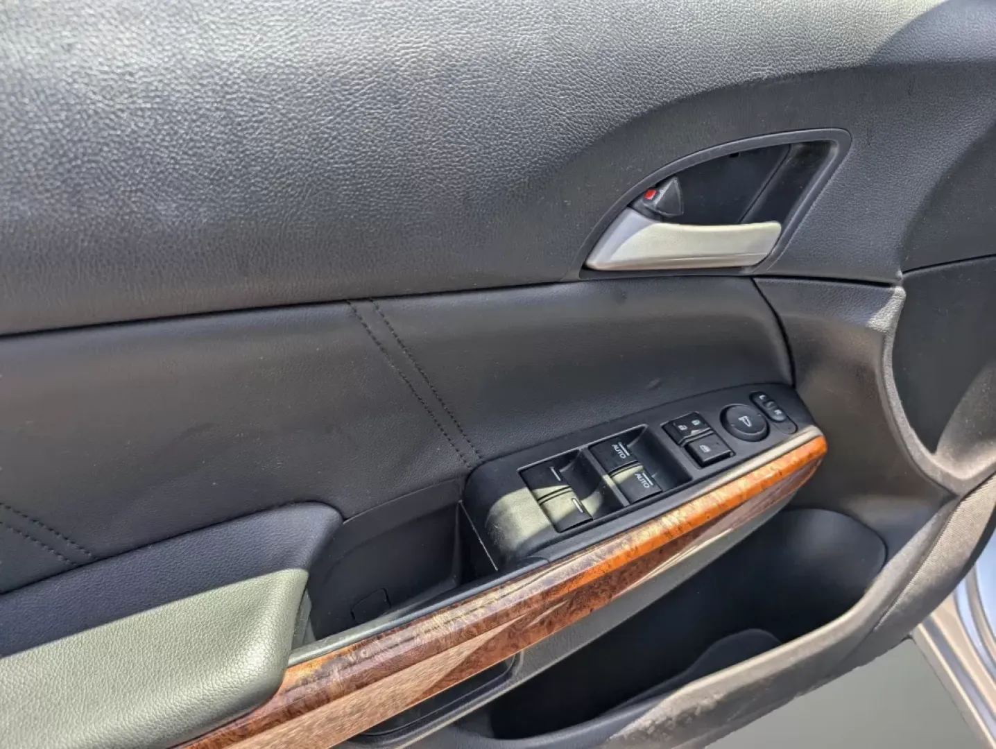 2012 Honda Accord Sdn EX-L (1HGCP2F83CA) with an Other engine, located at 804 22nd Ave, Phenix City, AL, 36870, (334) 297-1860, 32.484749, -85.024475 - **Drive Instantly into Luxury with the 2012 Honda Accord EX-L Your Perfect Daily Commuter!**<br /> <br /> Are you searching for a reliable sedan that seamlessly combines style, comfort, and performance? Look no further than this stunning 2012 Honda Accord EX-L! Perfect for daily commuters and growi - Photo#9