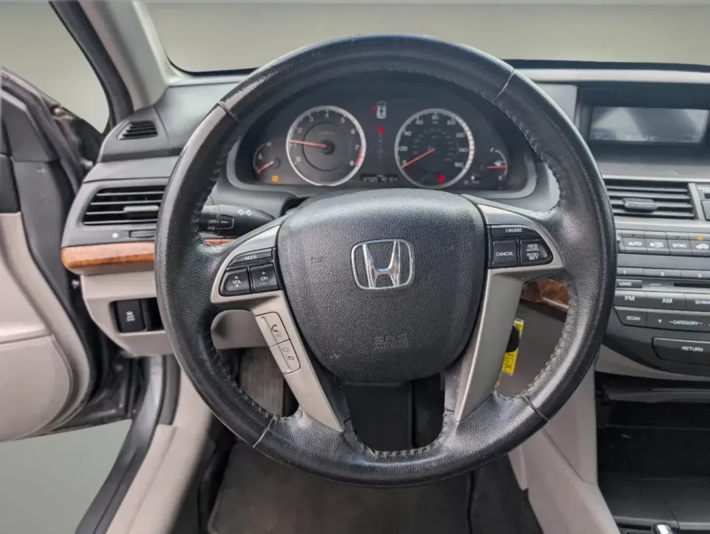 2012 Honda Accord Sdn EX-L (1HGCP2F88CA) with an Gas I4 2.4L/144 engine, 5-Speed Automatic transmission, located at 1430 Gateway Drive, Opelika, AL, 36801, (334) 239-0944, 32.637871, -85.409790 - 2012 Honda Accord Sdn EX-L - Photo#15