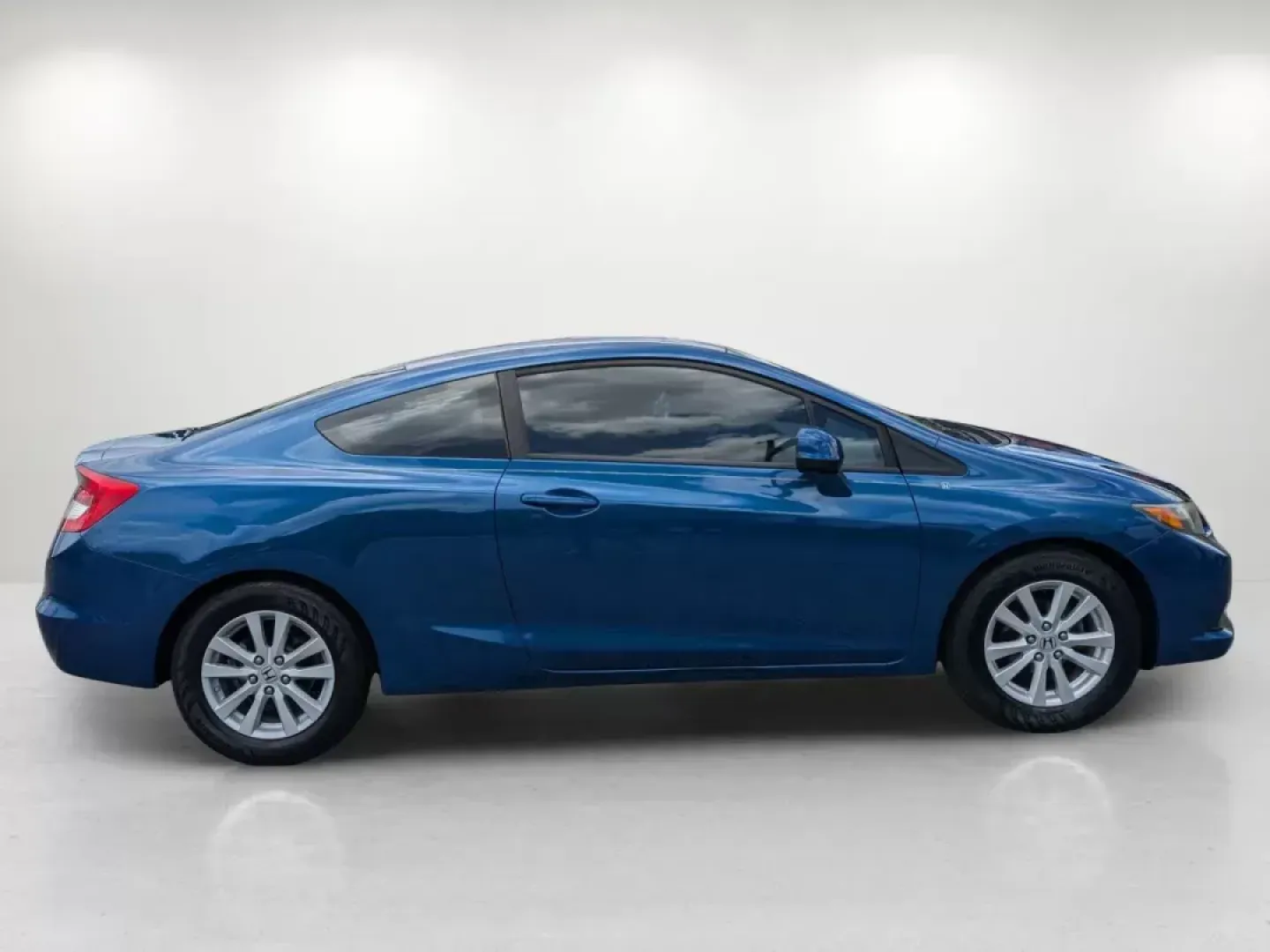 2012 Honda Civic Cpe EX (2HGFG3B82CH) with an Other engine, located at 1430 Gateway Drive, Opelika, AL, 36801, (334) 239-0944, 32.637871, -85.409790 - ### Discover Your Next Adventure with the 2012 Honda Civic Coupe EX at Gils Auto - Opelika<br /> <br /> Are you seeking a reliable and stylish vehicle for your daily commute or weekend getaways? Look no further than the 2012 Honda Civic Coupe EX available now at Gils Auto, your trusted Buy Here Pay - Photo#3