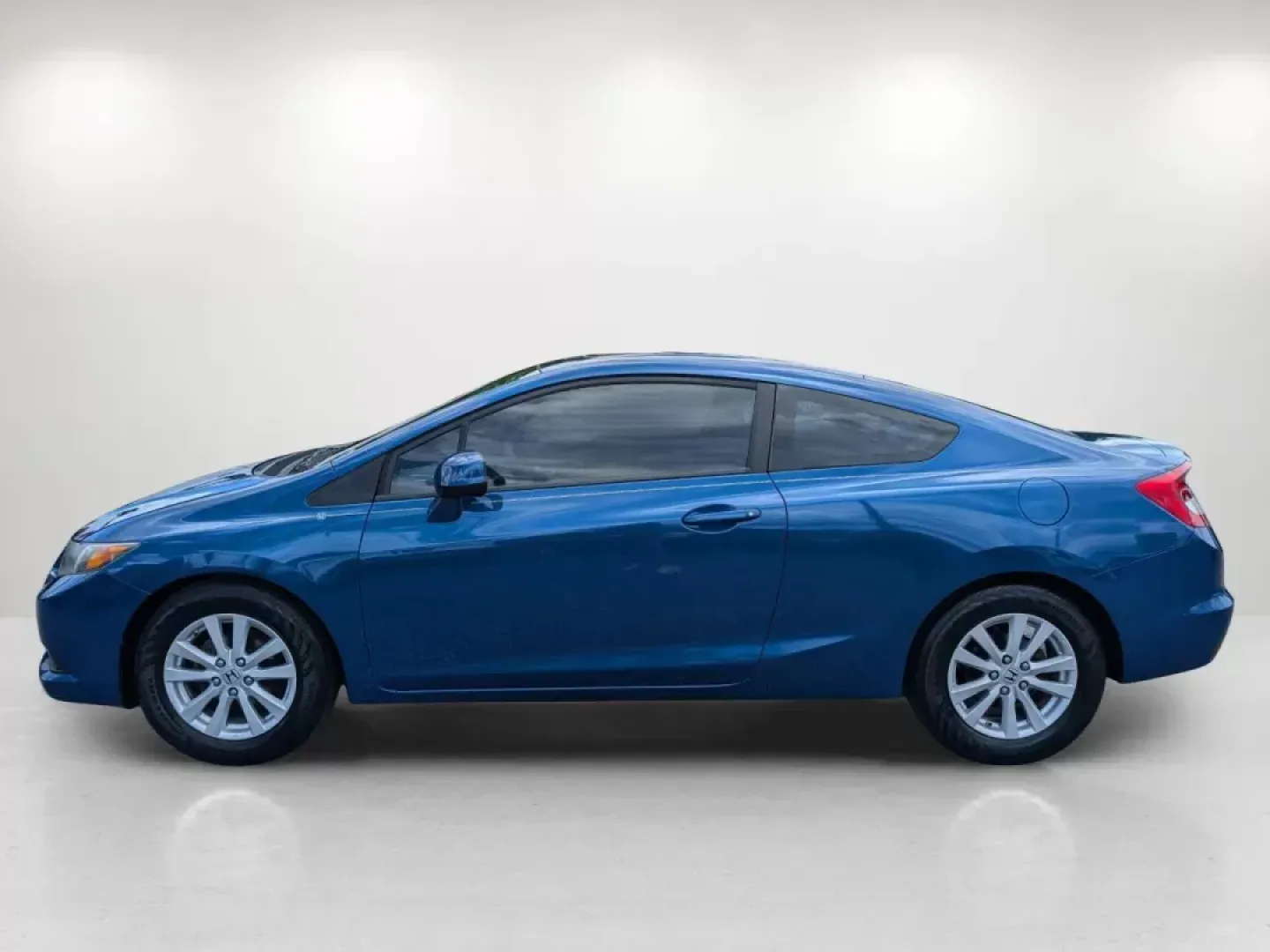 2012 Honda Civic Cpe EX (2HGFG3B82CH) with an Other engine, located at 1430 Gateway Drive, Opelika, AL, 36801, (334) 239-0944, 32.637871, -85.409790 - ### Discover Your Next Adventure with the 2012 Honda Civic Coupe EX at Gils Auto - Opelika<br /> <br /> Are you seeking a reliable and stylish vehicle for your daily commute or weekend getaways? Look no further than the 2012 Honda Civic Coupe EX available now at Gils Auto, your trusted Buy Here Pay - Photo#7