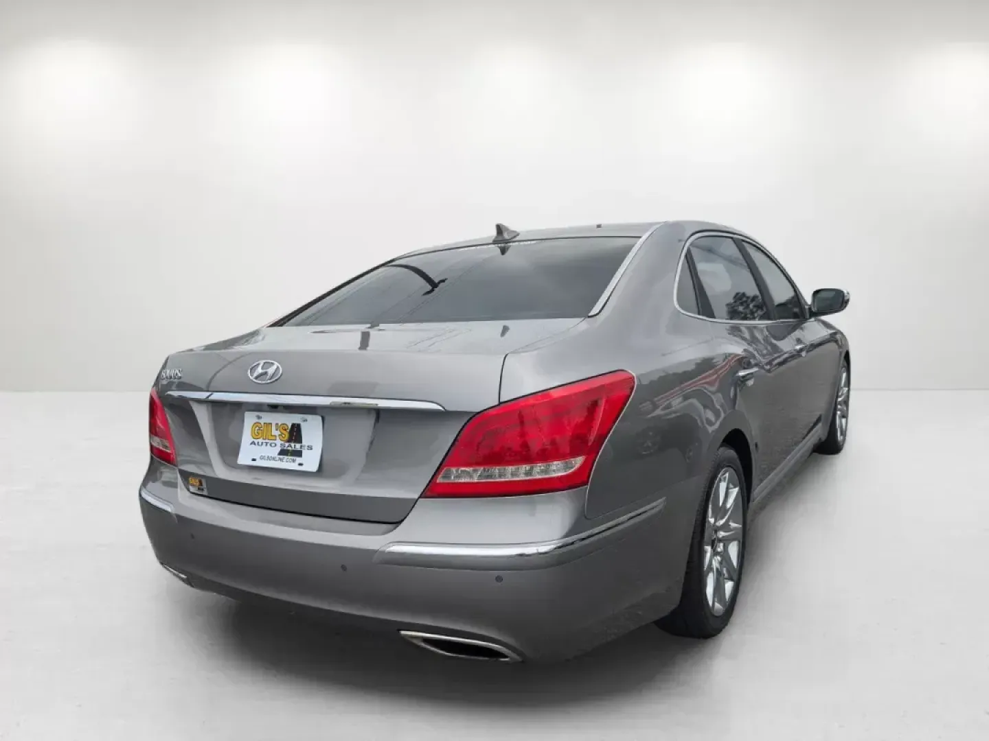 2012 /Jet Black Hyundai Equus Signature (KMHGH4JH6CU) with an Gas V8 5.0L/307 engine, 8-Speed Automatic w/Manual Shift transmission, located at 3959 U.S. 80 W, Phenix City, AL, 36870, (334) 297-4885, 32.469296, -85.135185 - **Elevate Your Daily Drive: 2012 Hyundai Equus at Gils Auto**<br /> <br /> Are you ready to transform your daily commute or weekend adventures? If you're looking for a vehicle that combines luxury with reliability, the 2012 Hyundai Equus is your perfect match. This stunning sedan is not just a means - Photo#5