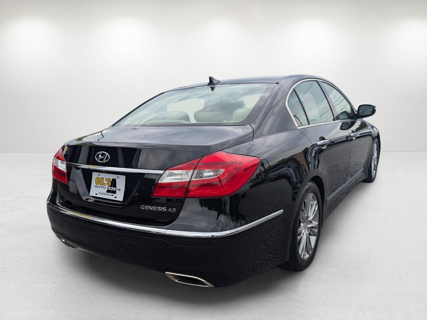 2012 /Cashmere Hyundai Genesis 4.6L (KMHGC4DF2CU) with an Gas V8 4.6L/282 engine, 8-Speed Automatic w/manual shift transmission, located at 3959 U.S. 80 W, Phenix City, AL, 36870, (334) 297-4885, 32.469296, -85.135185 - 2012 Hyundai Genesis 4.6L - Photo#4