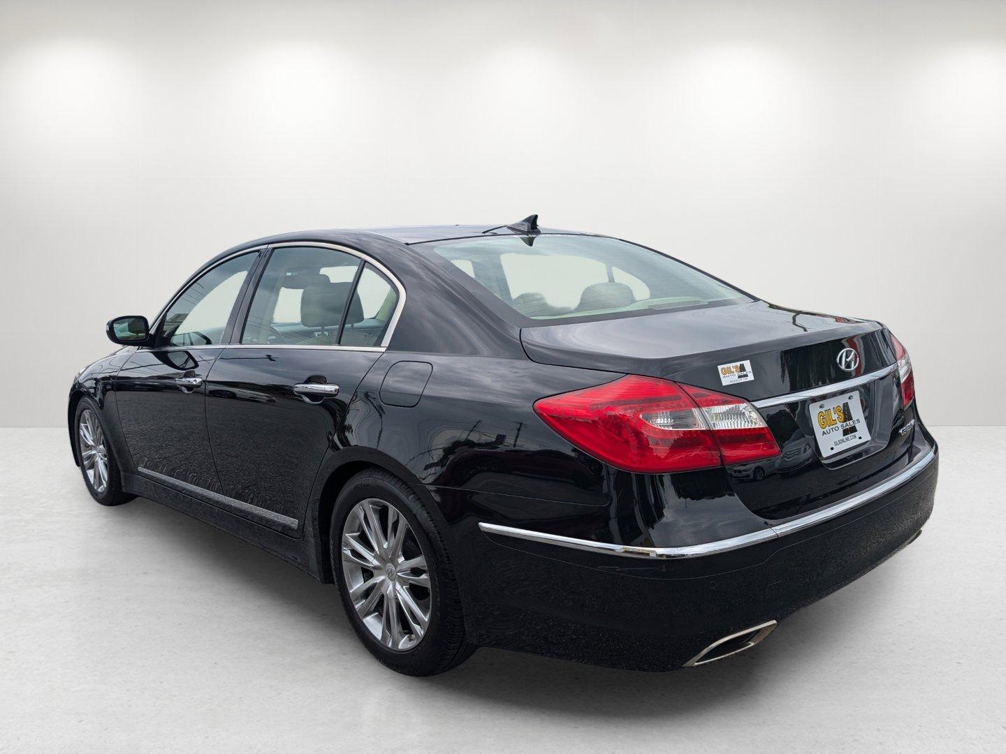 2012 /Cashmere Hyundai Genesis 4.6L (KMHGC4DF2CU) with an Gas V8 4.6L/282 engine, 8-Speed Automatic w/manual shift transmission, located at 3959 U.S. 80 W, Phenix City, AL, 36870, (334) 297-4885, 32.469296, -85.135185 - 2012 Hyundai Genesis 4.6L - Photo#6