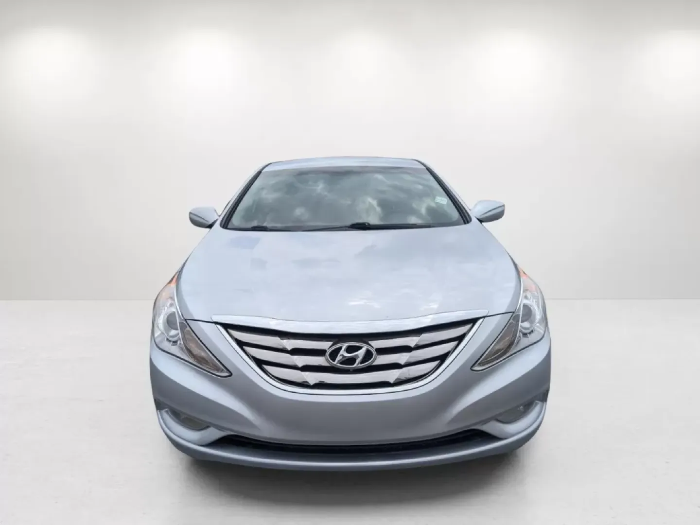 2012 /Gray Hyundai Sonata 2.4L SE (5NPEC4AC2CH) with an Other engine, located at 7000 Northlake Connector, Columbus, GA, 31904, (706) 987-8085, 32.524975, -84.978134 - **Discover Your Next Adventure with the 2012 Hyundai Sonata at Gils Auto in Phenix City, AL!**<br /> <br /> If you're seeking a reliable sedan that can perfectly blend your daily commute with weekend adventures, look no further than the 2012 Hyundai Sonata 2.4L SE. Whether you're navigating the bust - Photo#1