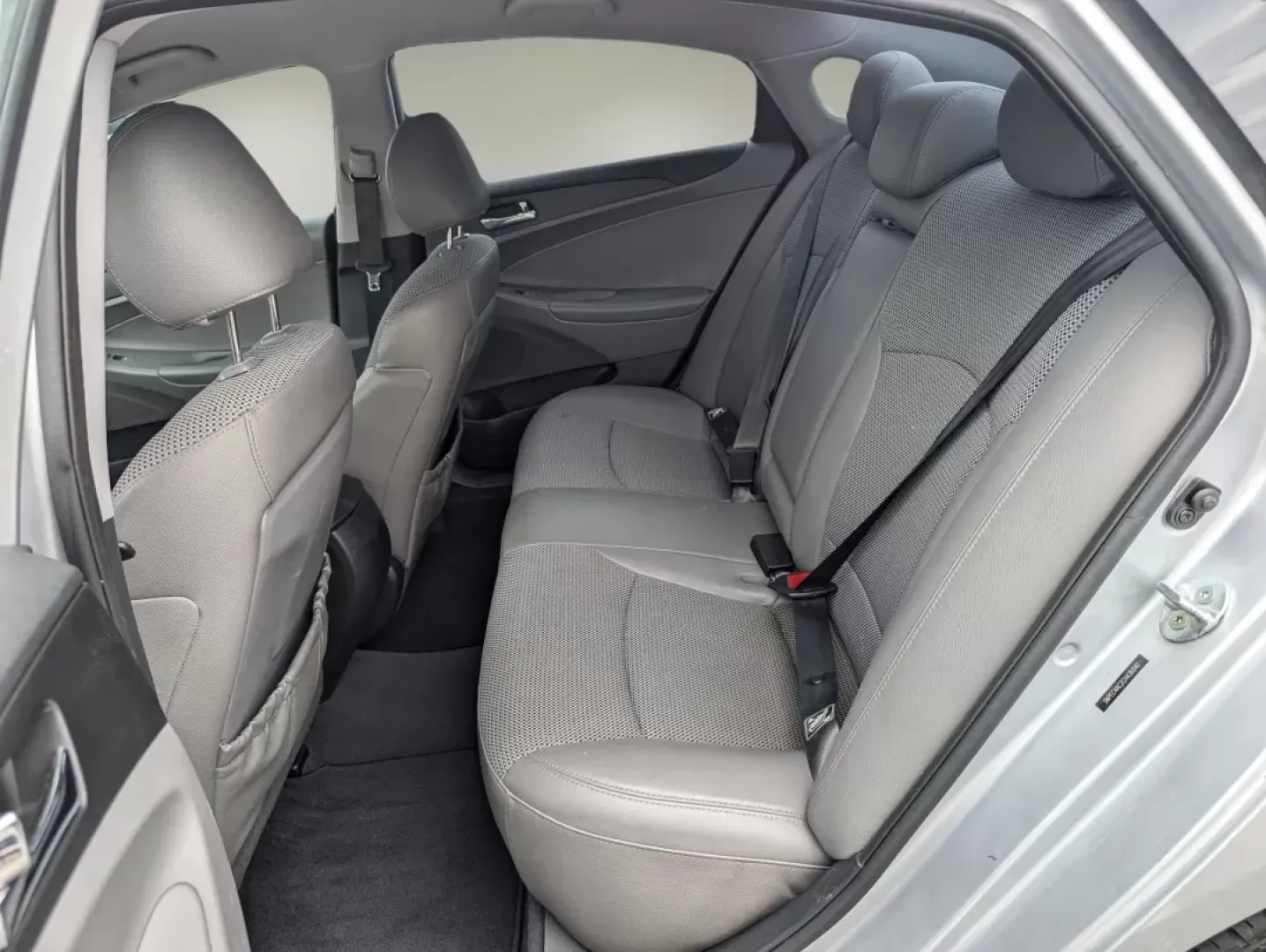 2012 /Gray Hyundai Sonata 2.4L SE (5NPEC4AC2CH) with an Other engine, located at 7000 Northlake Connector, Columbus, GA, 31904, (706) 987-8085, 32.524975, -84.978134 - **Discover Your Next Adventure with the 2012 Hyundai Sonata at Gils Auto in Phenix City, AL!**<br /> <br /> If you're seeking a reliable sedan that can perfectly blend your daily commute with weekend adventures, look no further than the 2012 Hyundai Sonata 2.4L SE. Whether you're navigating the bust - Photo#7