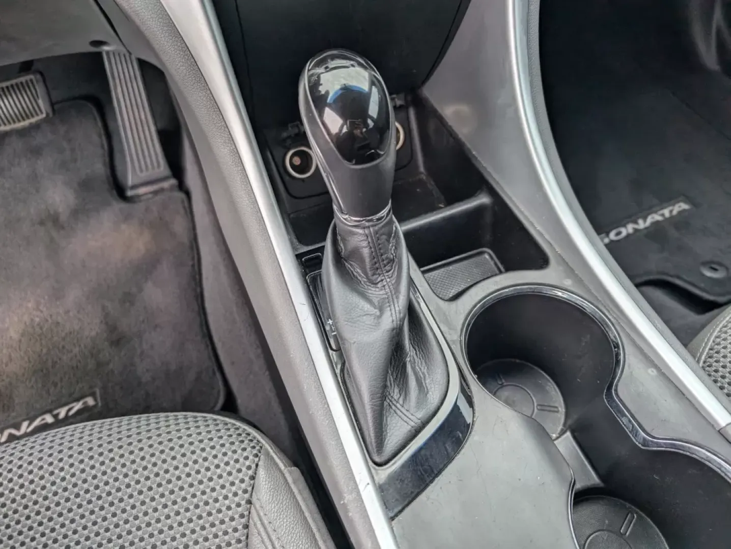 2012 /Gray Hyundai Sonata 2.4L SE (5NPEC4AC2CH) with an Other engine, located at 7000 Northlake Connector, Columbus, GA, 31904, (706) 987-8085, 32.524975, -84.978134 - **Discover Your Next Adventure with the 2012 Hyundai Sonata at Gils Auto in Phenix City, AL!**<br /> <br /> If you're seeking a reliable sedan that can perfectly blend your daily commute with weekend adventures, look no further than the 2012 Hyundai Sonata 2.4L SE. Whether you're navigating the bust - Photo#10