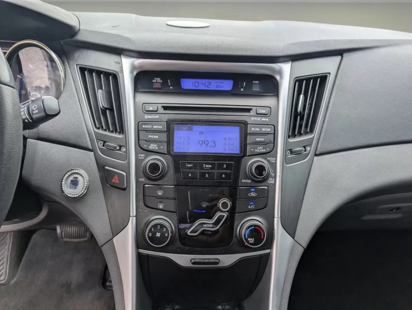 2012 /Gray Hyundai Sonata 2.4L SE (5NPEC4AC2CH) with an Other engine, located at 7000 Northlake Connector, Columbus, GA, 31904, (706) 987-8085, 32.524975, -84.978134 - **Discover Your Next Adventure with the 2012 Hyundai Sonata at Gils Auto in Phenix City, AL!**<br /> <br /> If you're seeking a reliable sedan that can perfectly blend your daily commute with weekend adventures, look no further than the 2012 Hyundai Sonata 2.4L SE. Whether you're navigating the bust - Photo#11