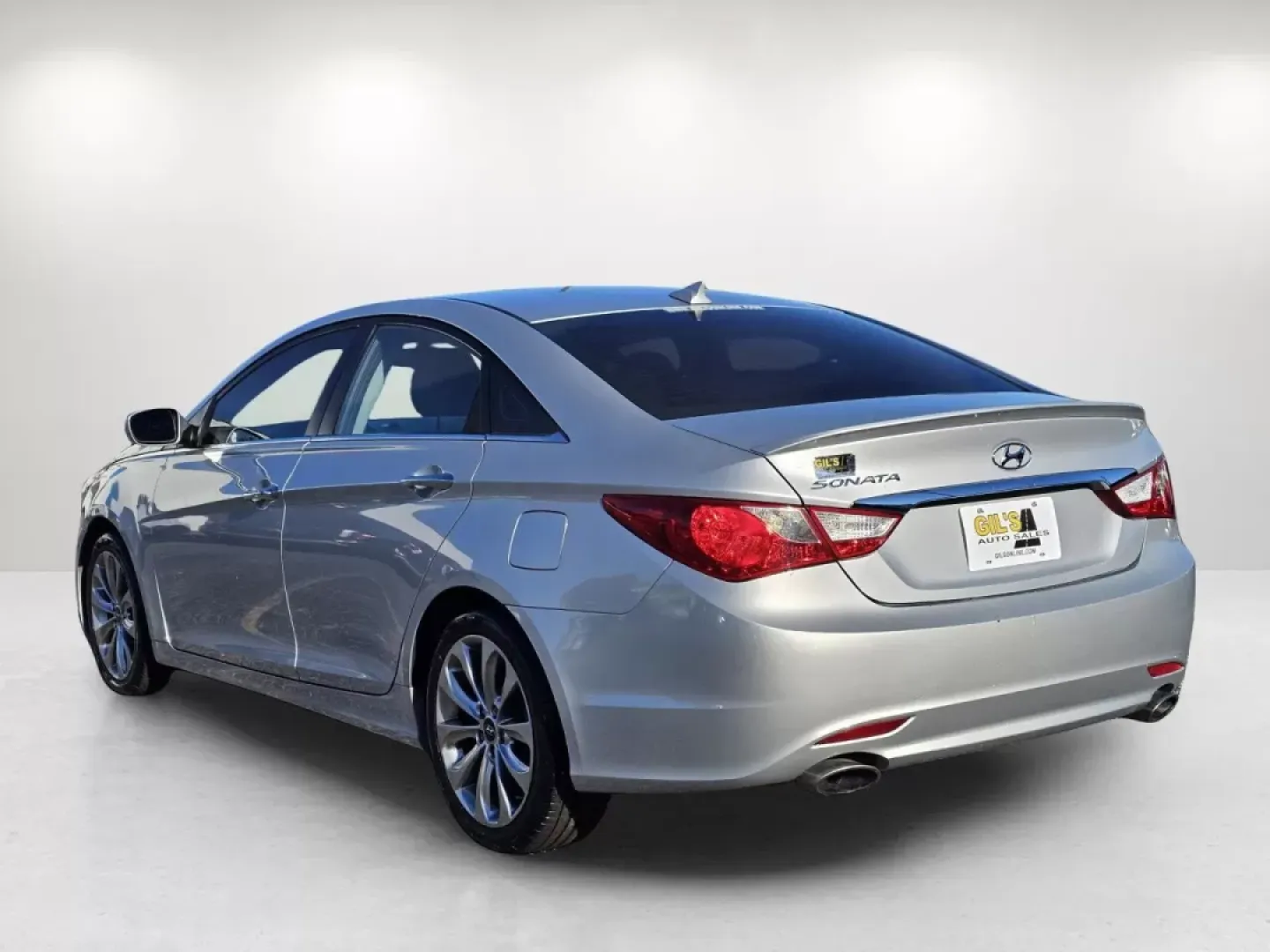 2012 /Gray Hyundai Sonata 2.4L SE (5NPEC4AC2CH) with an Other engine, located at 7000 Northlake Connector, Columbus, GA, 31904, (706) 987-8085, 32.524975, -84.978134 - **Discover Your Next Adventure with the 2012 Hyundai Sonata at Gils Auto in Phenix City, AL!**<br /> <br /> If you're seeking a reliable sedan that can perfectly blend your daily commute with weekend adventures, look no further than the 2012 Hyundai Sonata 2.4L SE. Whether you're navigating the bust - Photo#17