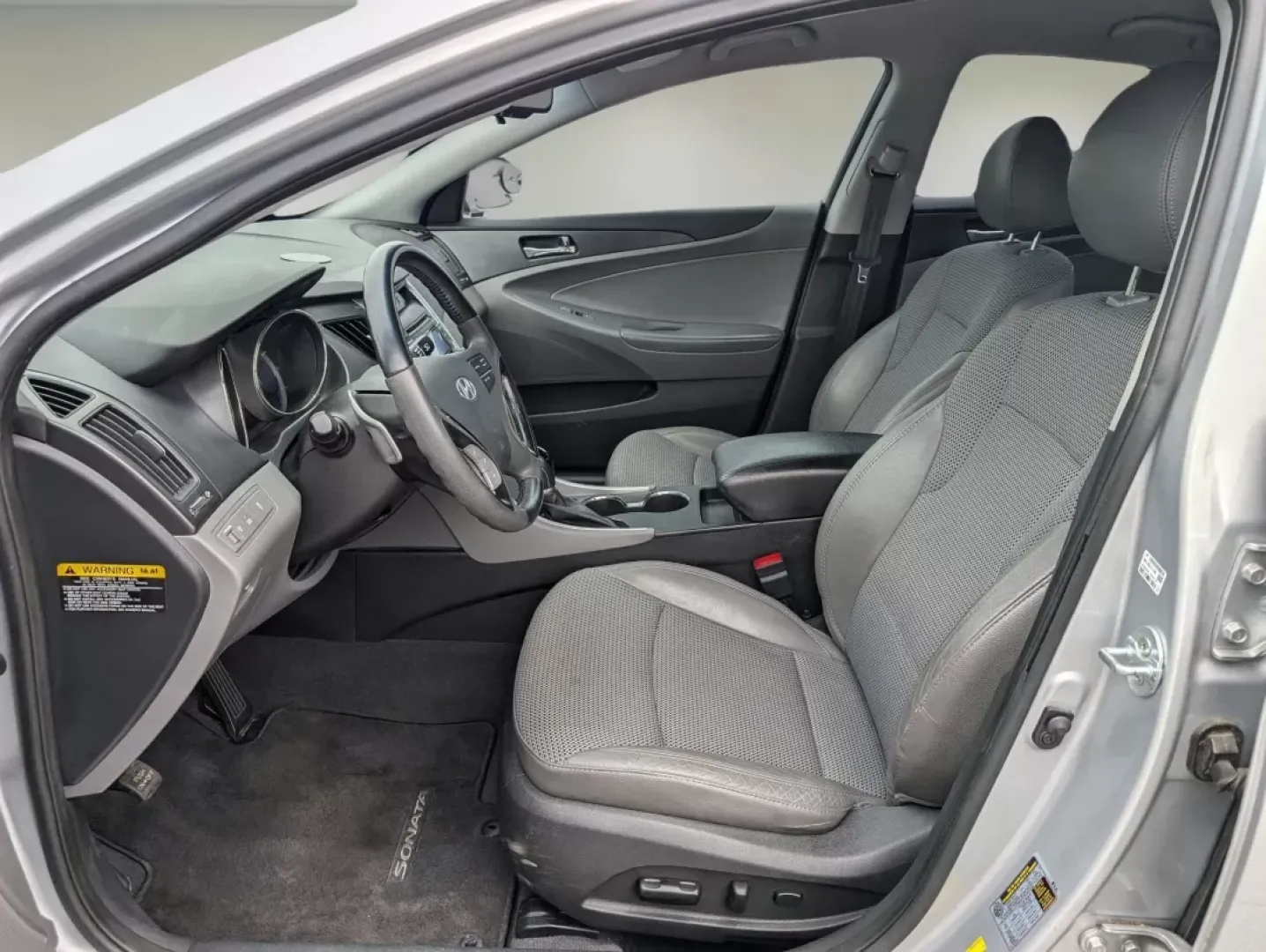 2012 /Gray Hyundai Sonata 2.4L SE (5NPEC4AC2CH) with an Other engine, located at 7000 Northlake Connector, Columbus, GA, 31904, (706) 987-8085, 32.524975, -84.978134 - **Discover Your Next Adventure with the 2012 Hyundai Sonata at Gils Auto in Phenix City, AL!**<br /> <br /> If you're seeking a reliable sedan that can perfectly blend your daily commute with weekend adventures, look no further than the 2012 Hyundai Sonata 2.4L SE. Whether you're navigating the bust - Photo#29