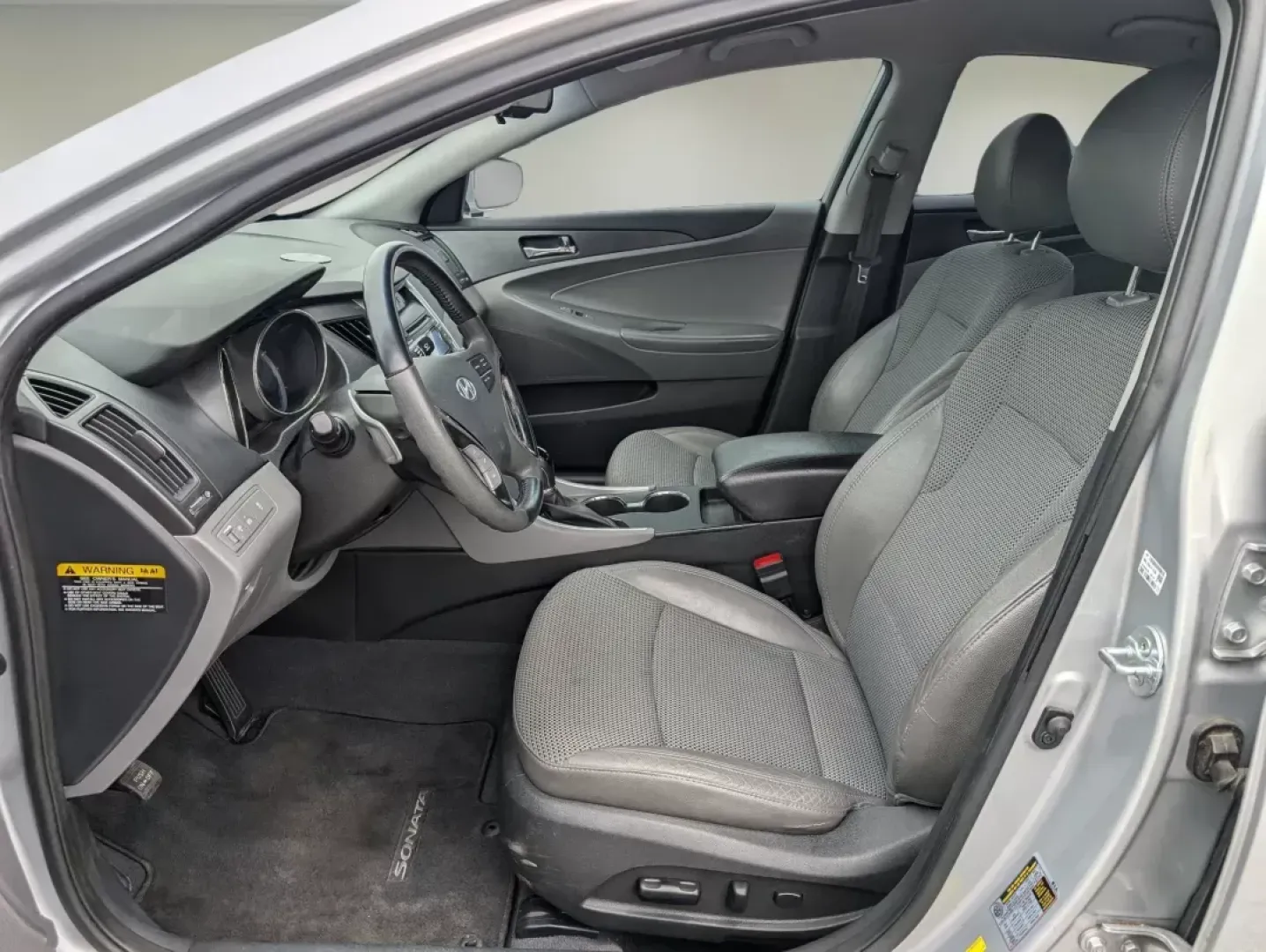 2012 /Gray Hyundai Sonata 2.4L SE (5NPEC4AC2CH) with an Gas I4 2.4L/144 engine, 6-Speed Automatic w/manual shift transmission, located at 521 Old Farm Lane Rd, Prattville, AL, 36066, (334) 325-1505, 32.482460, -86.416367 - 2012 Hyundai Sonata 2.4L SE - Photo#9
