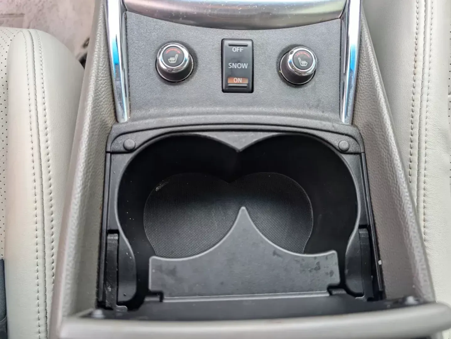 2012 /Stone Infiniti G25 Sedan x (JN1DV6AR8CM) with an Other engine, located at 5115 14th Ave., Columbus, GA, 31904, (706) 323-0345, 32.511494, -84.971046 - If you're looking for a stylish, dependable vehicle that fits seamlessly into an active lifestyle, look no further than this 2012 Infiniti G25 Sedan, now available at Gils Auto - Columbus. With its elegant design and robust performance, this sedan is perfect for everything from daily commutes to wee - Photo#12