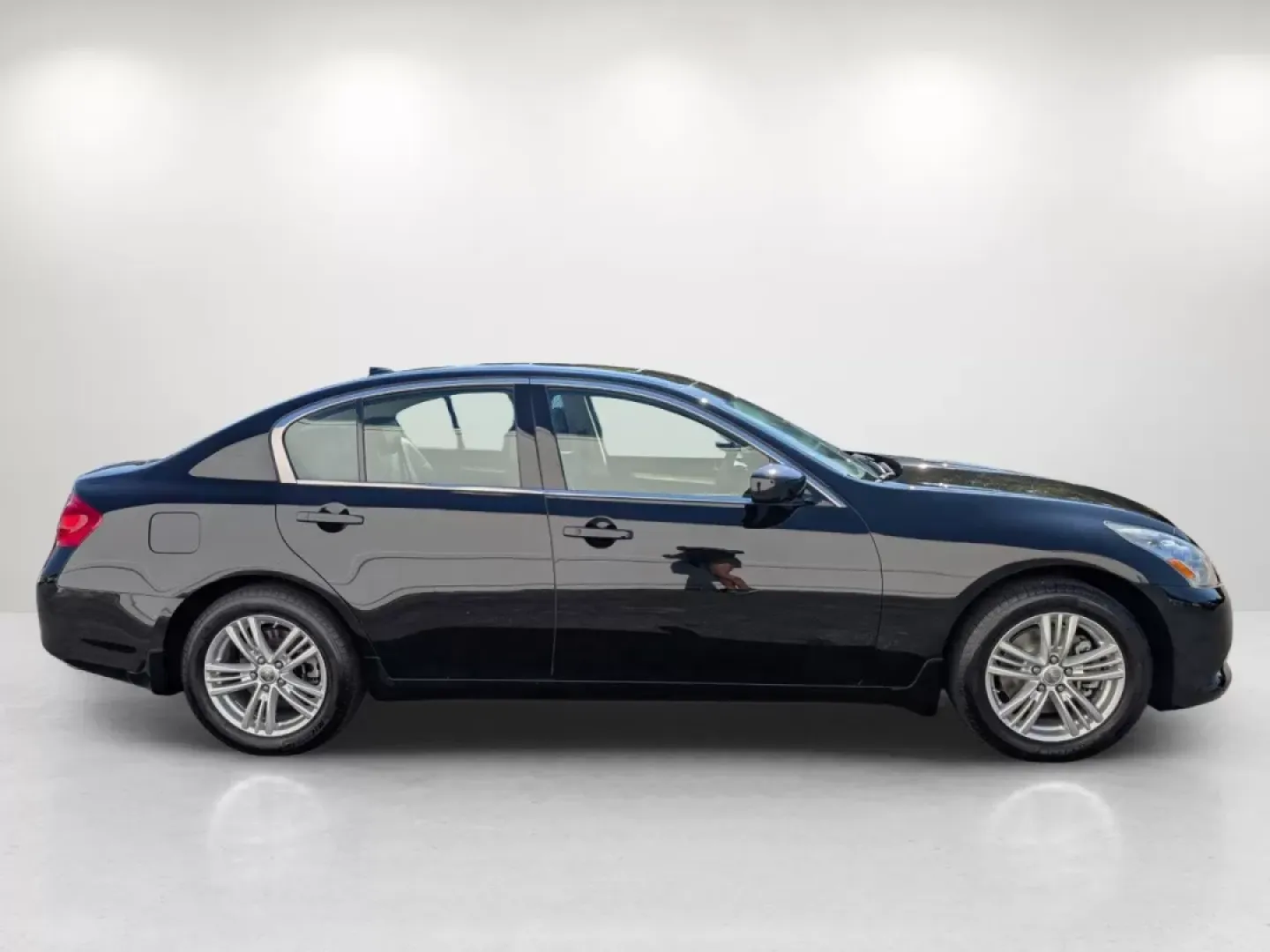 2012 /Graphite Infiniti G25 Sedan x (JN1DV6AR7CM) with an Other engine, located at 1430 Gateway Drive, Opelika, AL, 36801, (334) 239-0944, 32.637871, -85.409790 - Are you ready to elevate your daily commute or weekend getaways? Look no further than the stunning 2012 Infiniti G25 Sedan, available now at Gils Auto in Phenix City, AL! This sleek and stylish vehicle is perfect for those seeking both luxury and performance, making it a fantastic choice for anyone - Photo#3