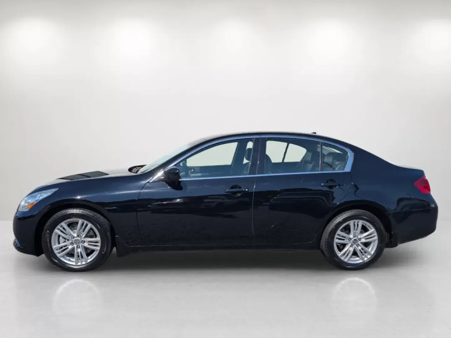 2012 /Graphite Infiniti G25 Sedan x (JN1DV6AR7CM) with an Other engine, located at 1430 Gateway Drive, Opelika, AL, 36801, (334) 239-0944, 32.637871, -85.409790 - Are you ready to elevate your daily commute or weekend getaways? Look no further than the stunning 2012 Infiniti G25 Sedan, available now at Gils Auto in Phenix City, AL! This sleek and stylish vehicle is perfect for those seeking both luxury and performance, making it a fantastic choice for anyone - Photo#7