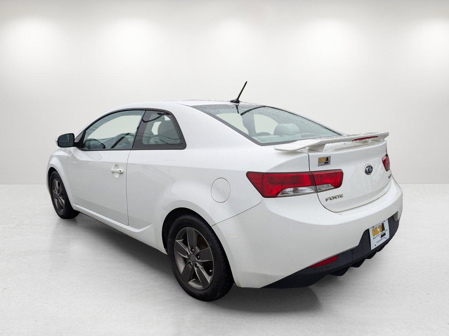 2012 /Stone Kia Forte Koup EX (KNAFU6A20C5) with an Gas I4 2.0L/122 engine, 6-Speed Automatic transmission, located at 1430 Gateway Drive, Opelika, AL, 36801, (334) 239-0944, 32.637871, -85.409790 - 2012 Kia Forte Koup EX - Photo#6