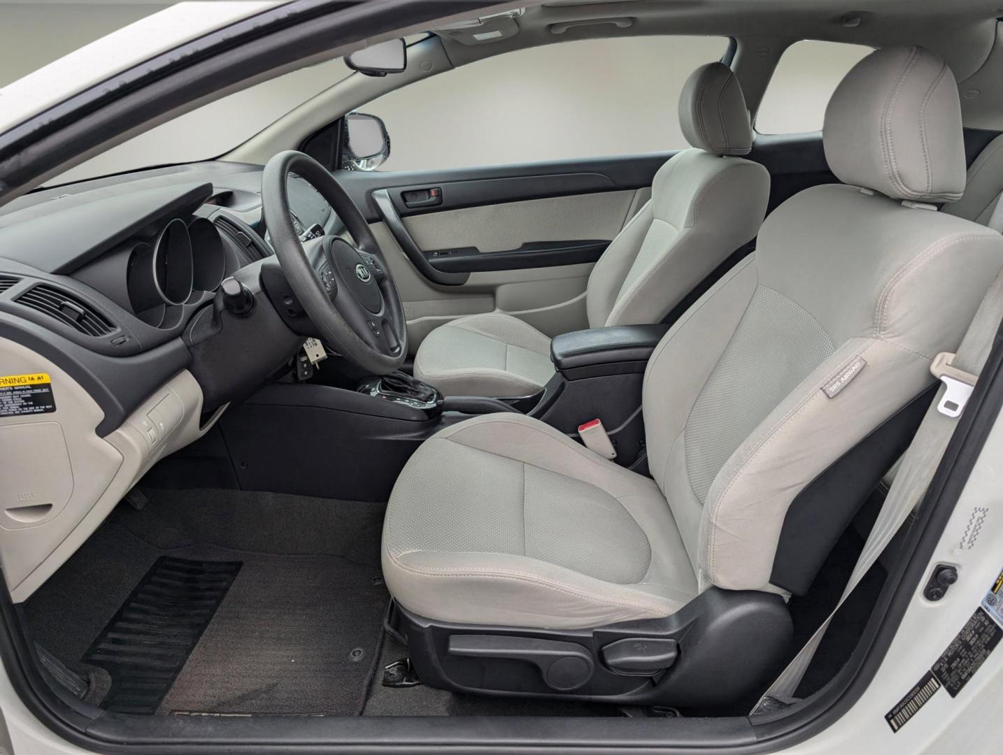 2012 /Stone Kia Forte Koup EX (KNAFU6A20C5) with an Gas I4 2.0L/122 engine, 6-Speed Automatic transmission, located at 1430 Gateway Drive, Opelika, AL, 36801, (334) 239-0944, 32.637871, -85.409790 - 2012 Kia Forte Koup EX - Photo#9